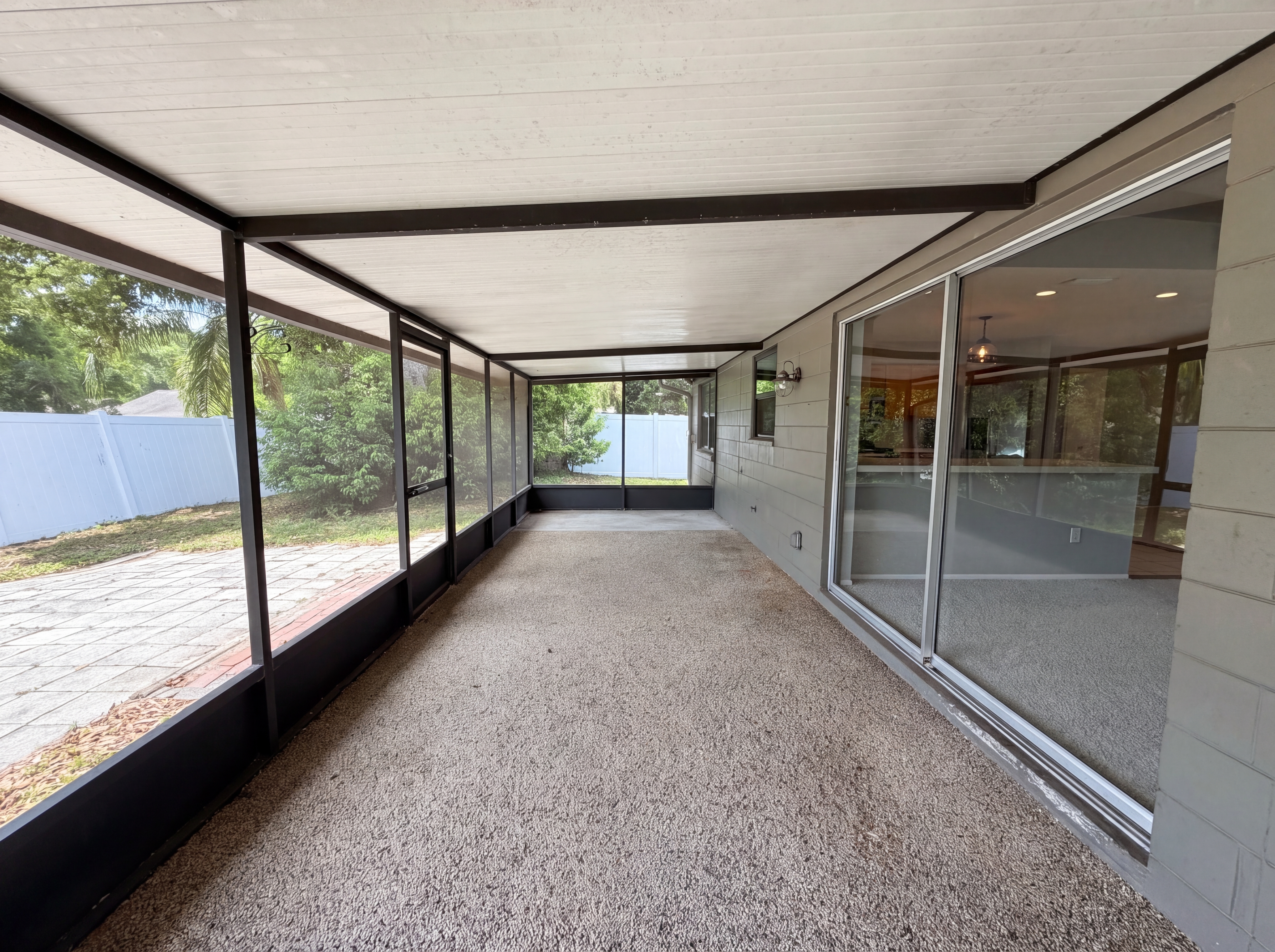 Photo 16 of 23 of 17621 Meadowbridge Dr, Lutz, FL
