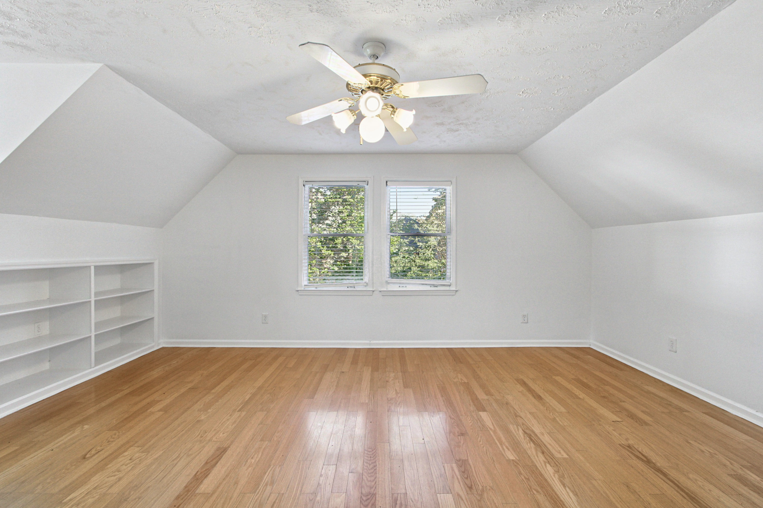 Photo 37 of 54 of 945 Brandon Ridge Dr, Roswell, GA
