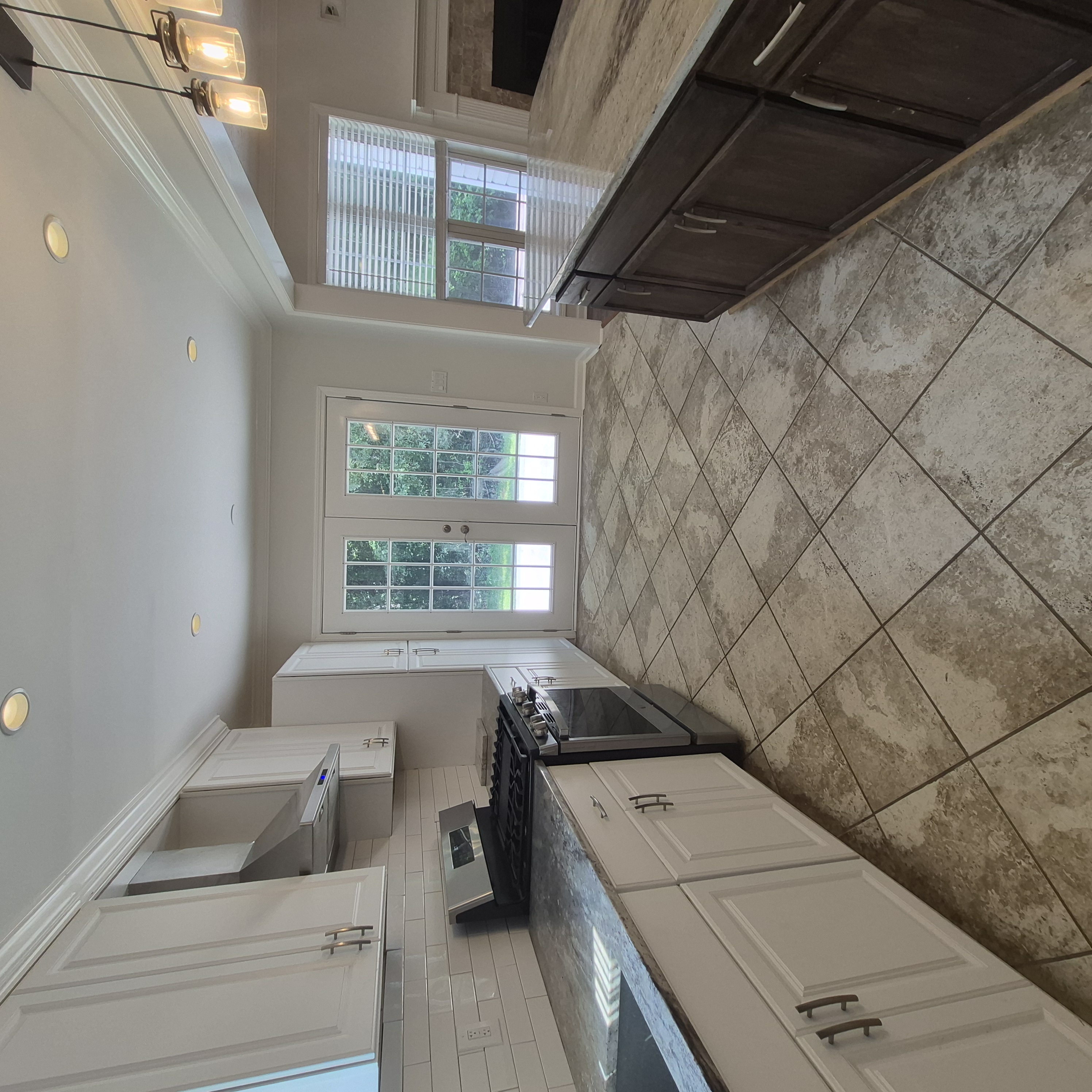 Photo 11 of 34 of 709 Sunny Field Ln, Lawrenceville, GA