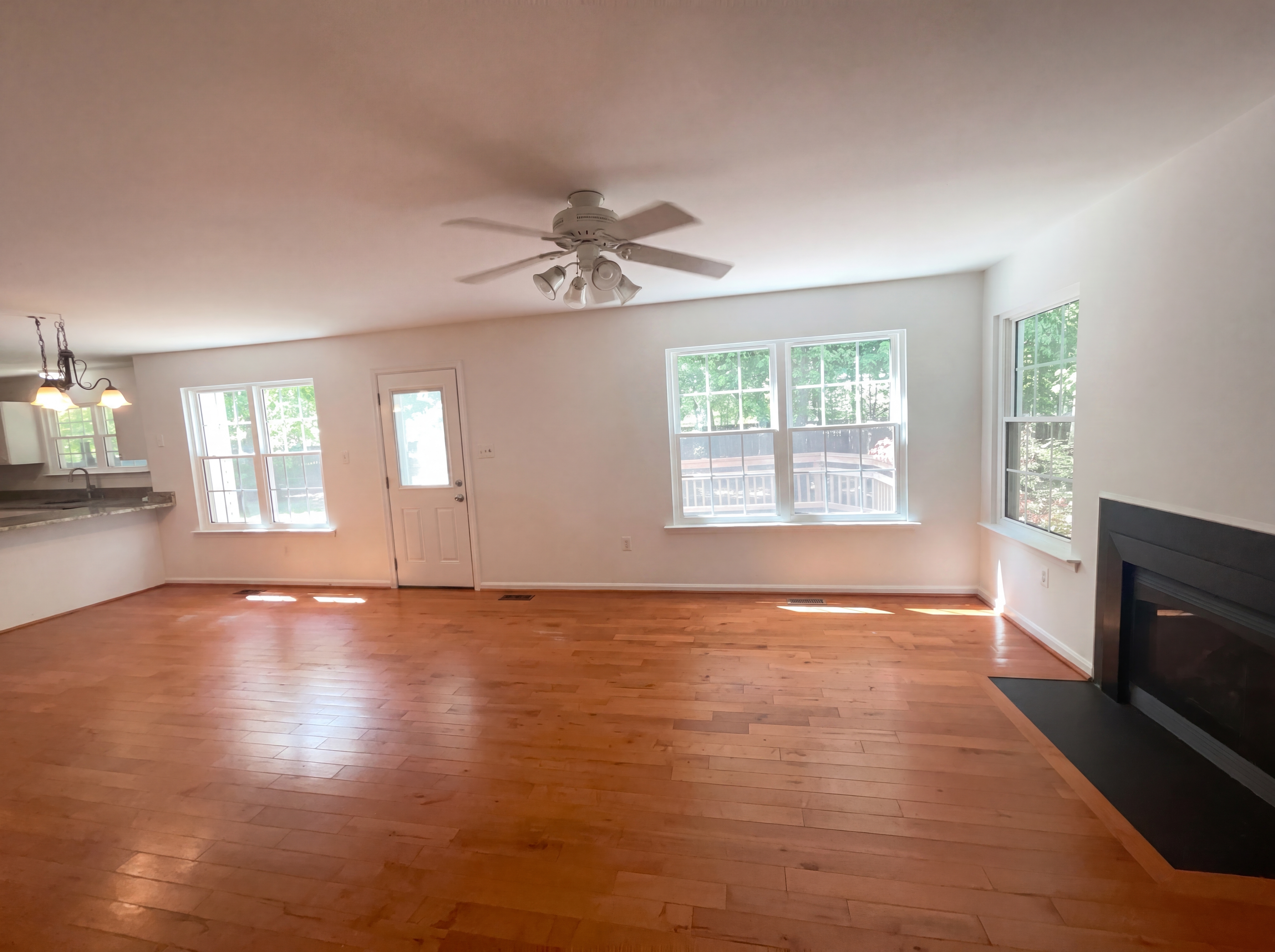 Photo 3 of 38 of 2322 Ashford Ln, Waldorf, MD