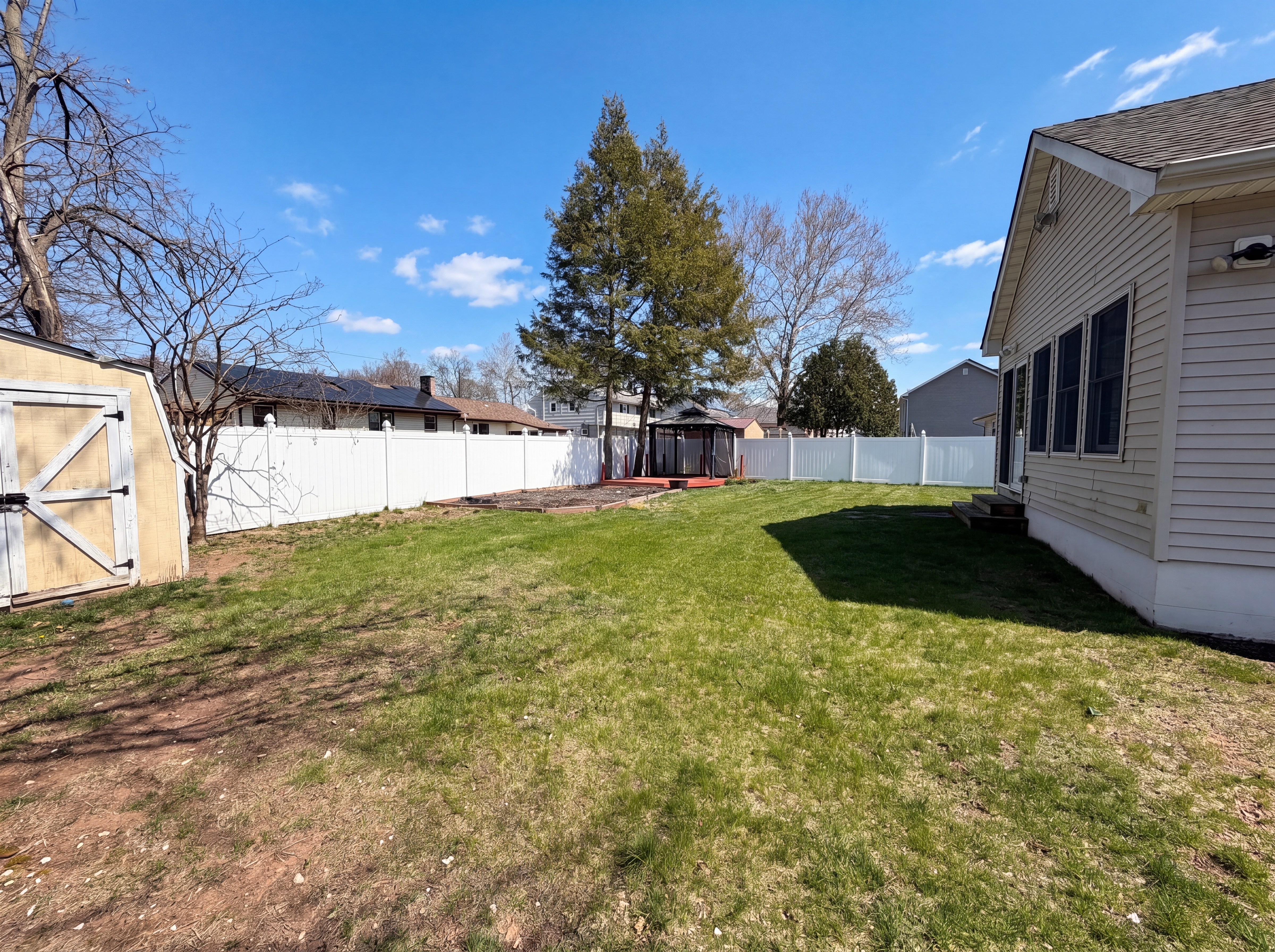 Photo 5 of 26 of 1760 Cedarwood Dr, Piscataway, NJ