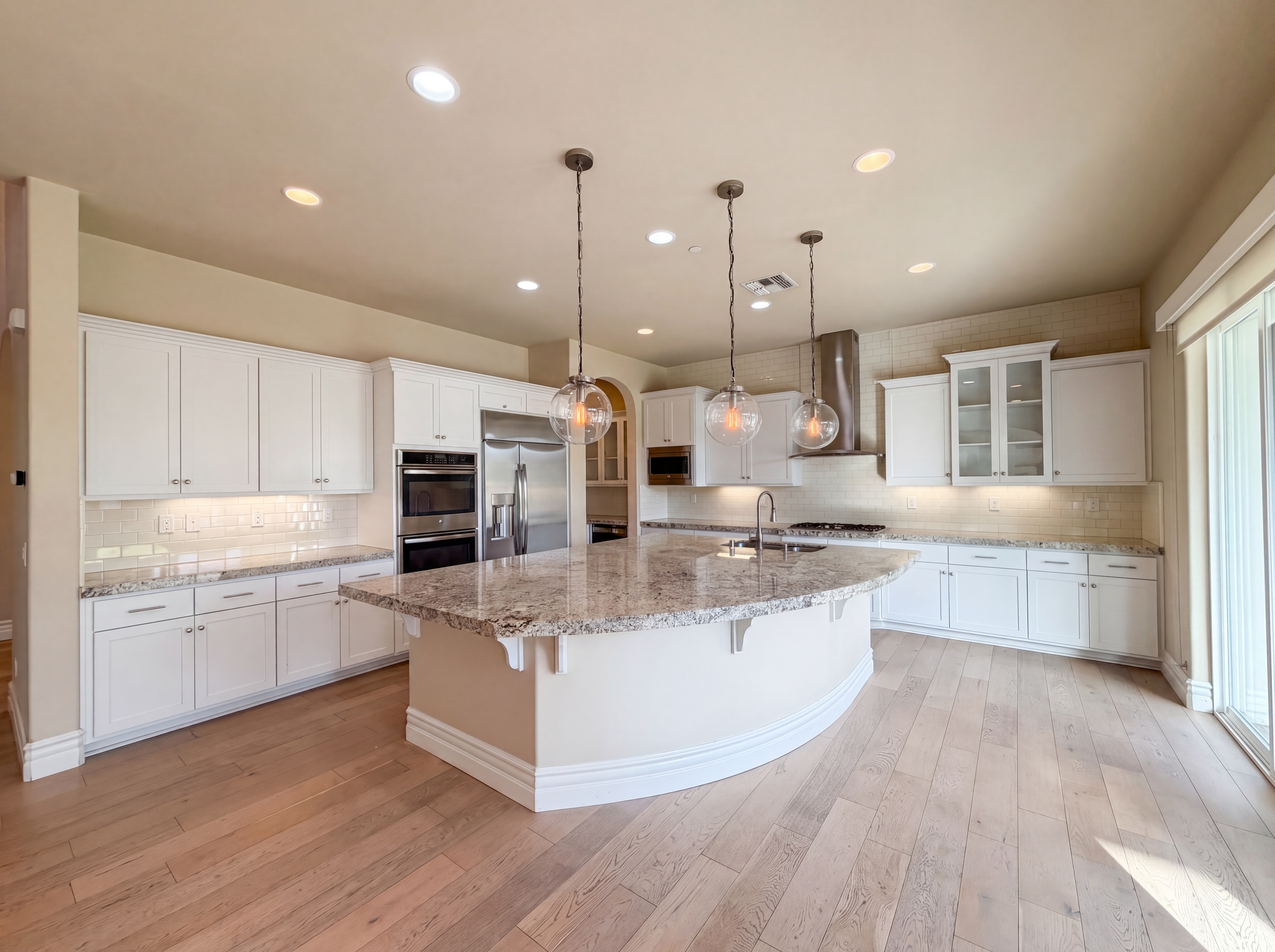 Photo 2 of 36 of 5601 Lakepointe Dr, Rocklin, CA