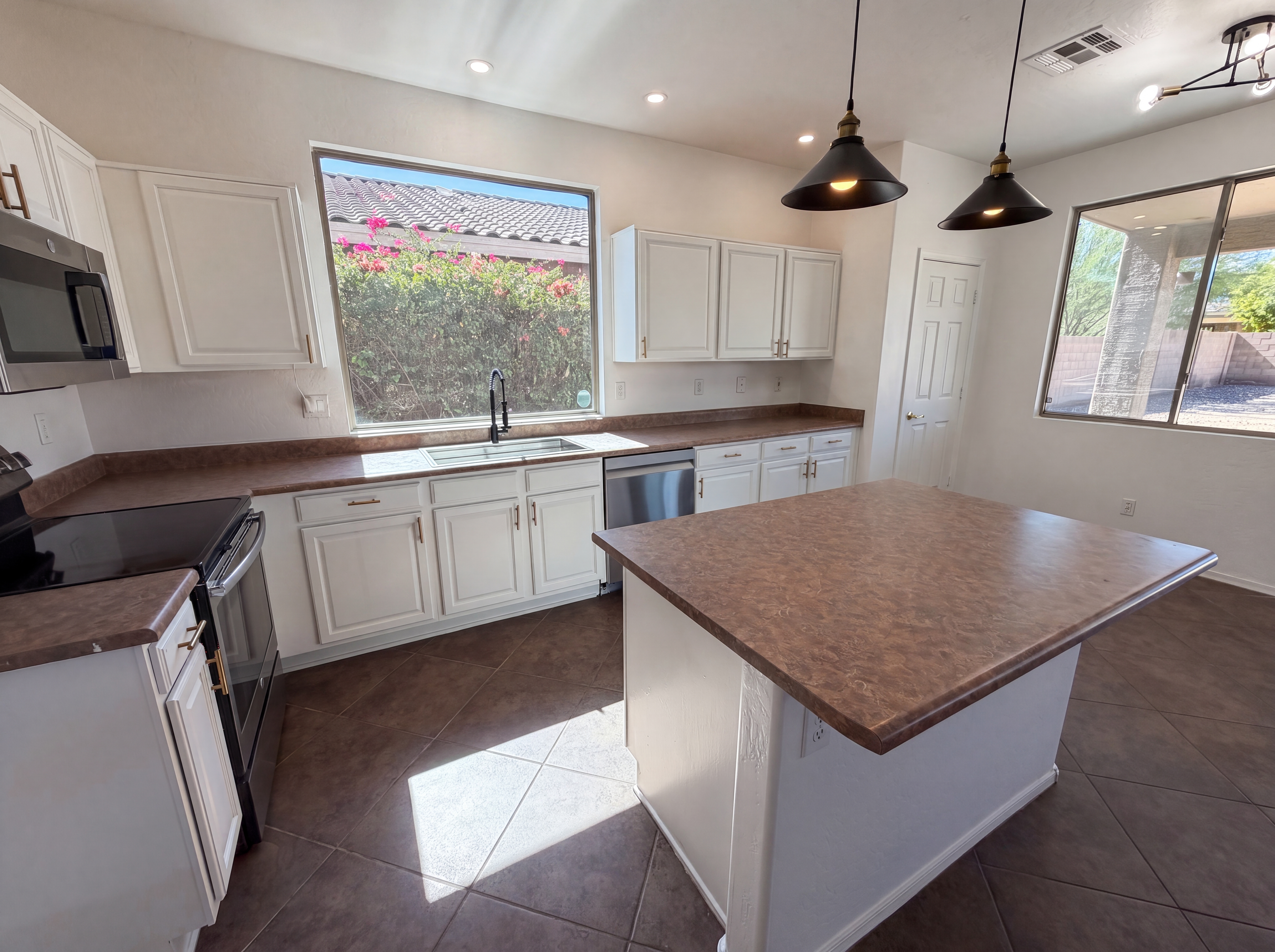 Photo 2 of 32 of 17529 W East Wind Ave, Goodyear, AZ
