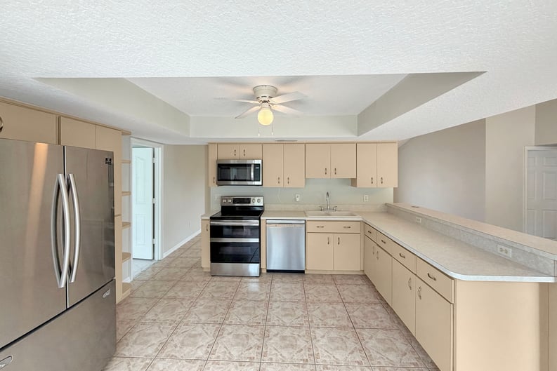 Property photo 2 of 17052 SW 39th Cir