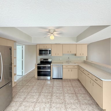 Property photo 2 of 17052 SW 39th Cir