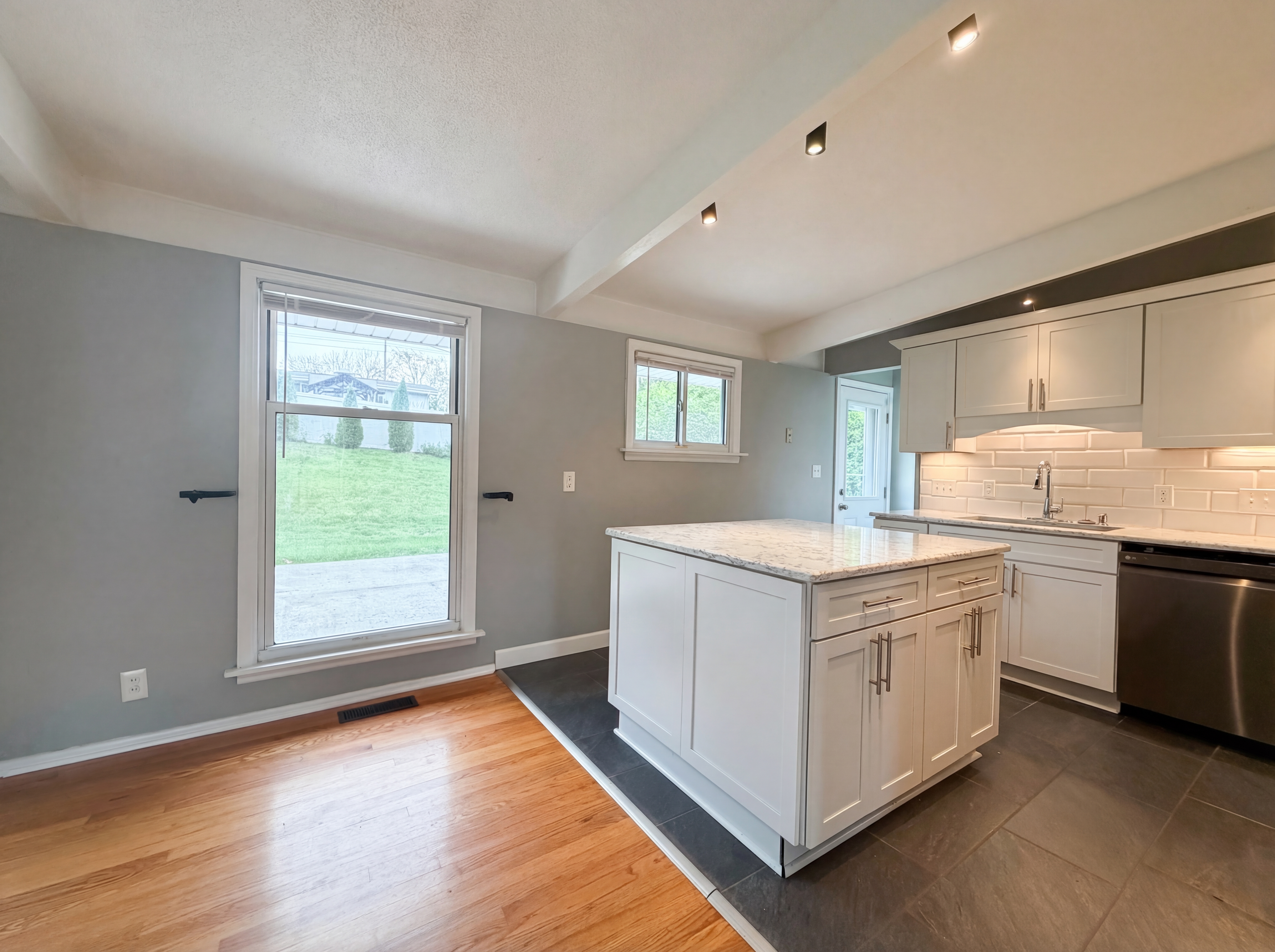 Photo 10 of 19 of 510 Wicklow Dr, Ballwin, MO