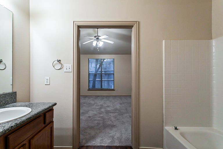 Photo 19 of 21 - 6321 Benavides Dr, Dallas, TX 75217
