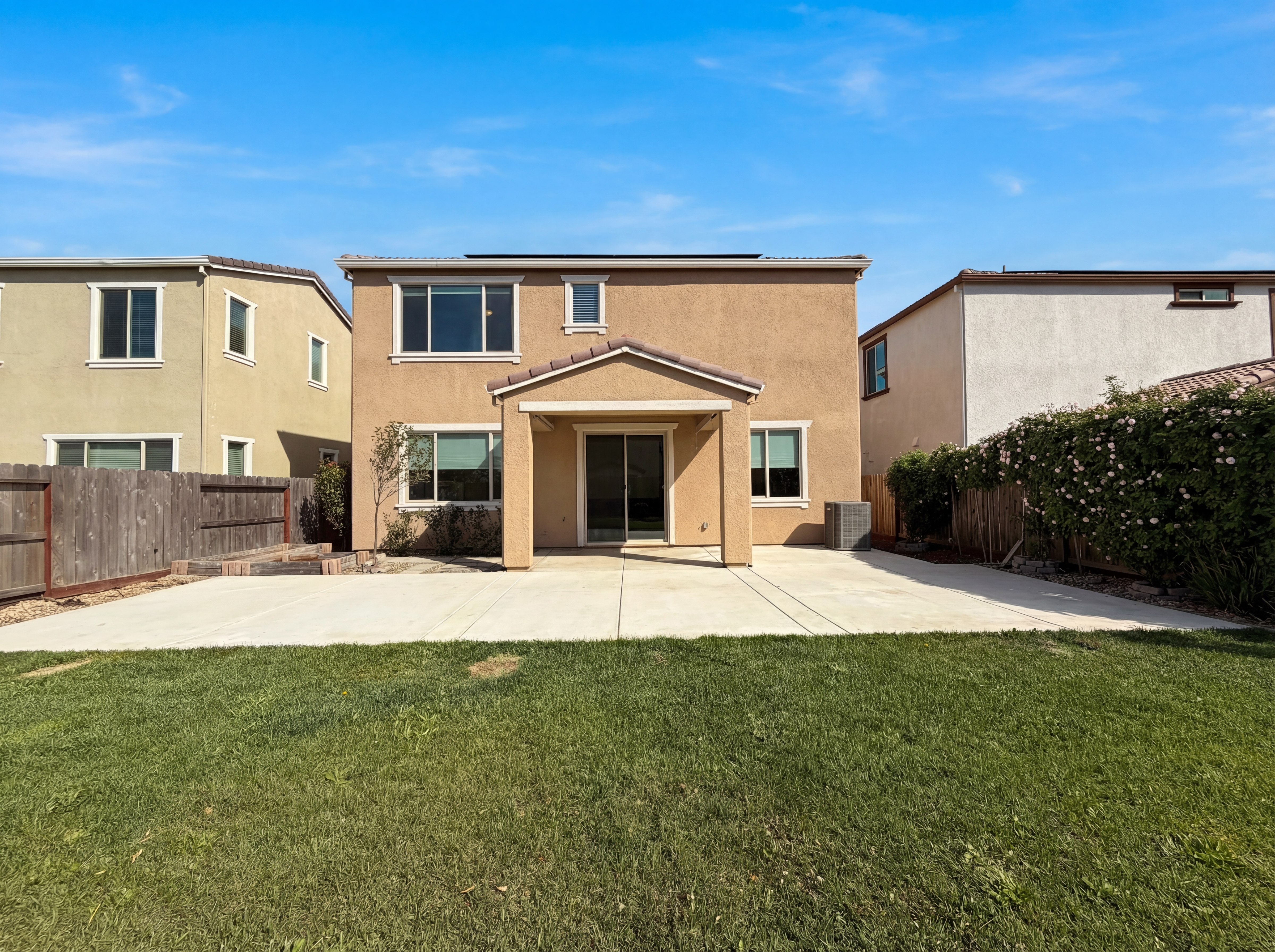 Photo 5 of 42 of 8778 Encore Way, Elk Grove, CA