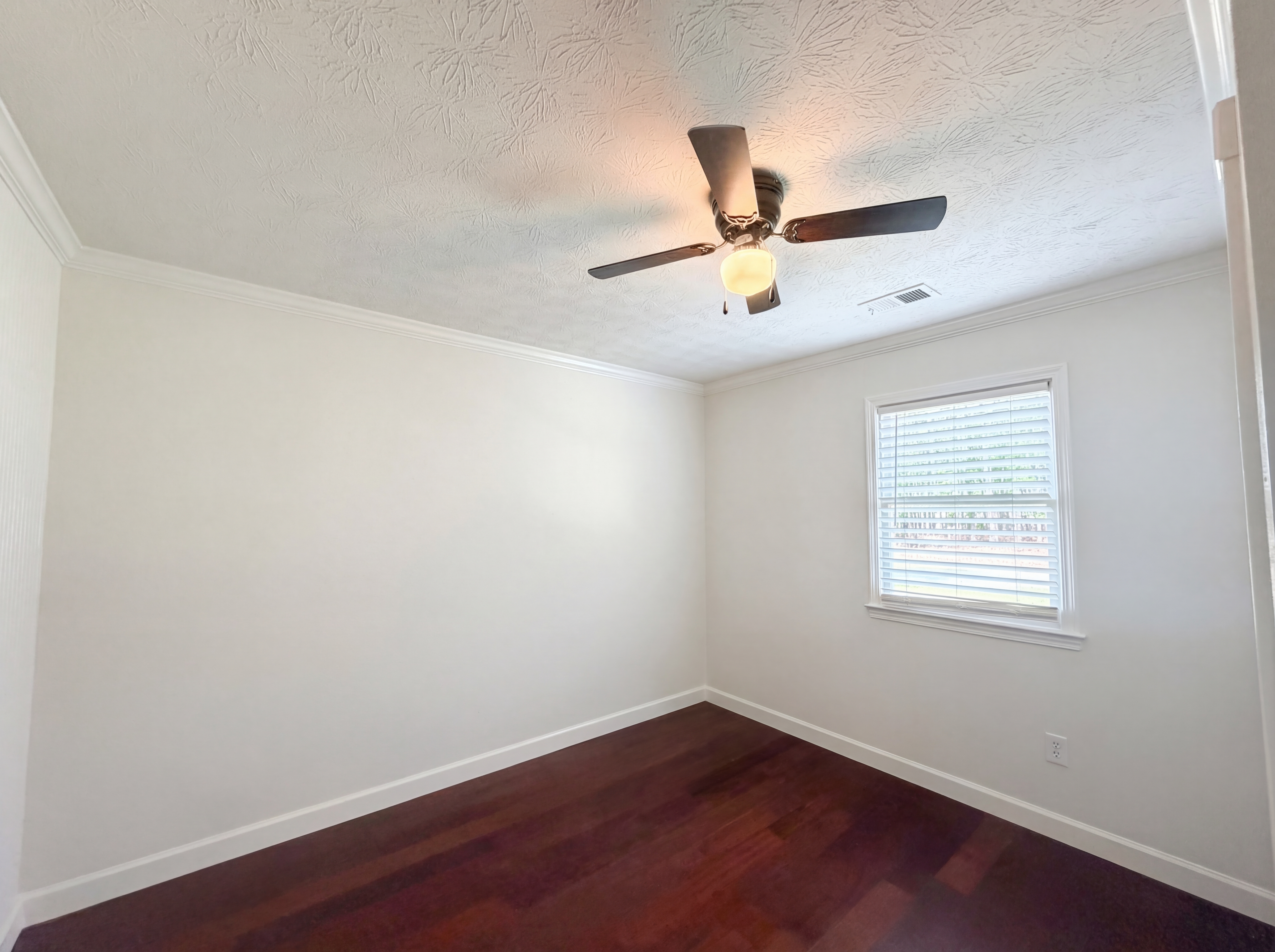 Photo 21 of 31 of 4479 Alpine Ct, Snellville, GA