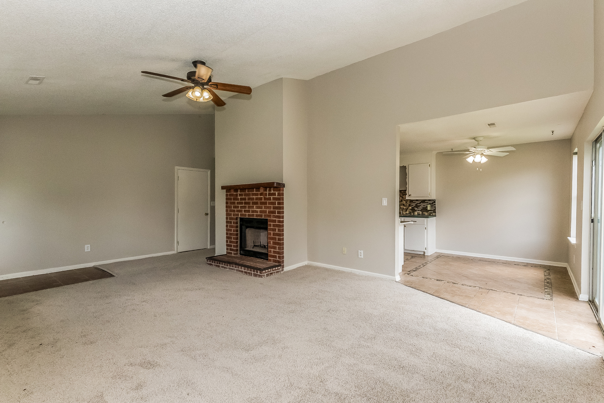Photo 3 of 21 of 1305 Aubry Dr, Moncks Corner, SC