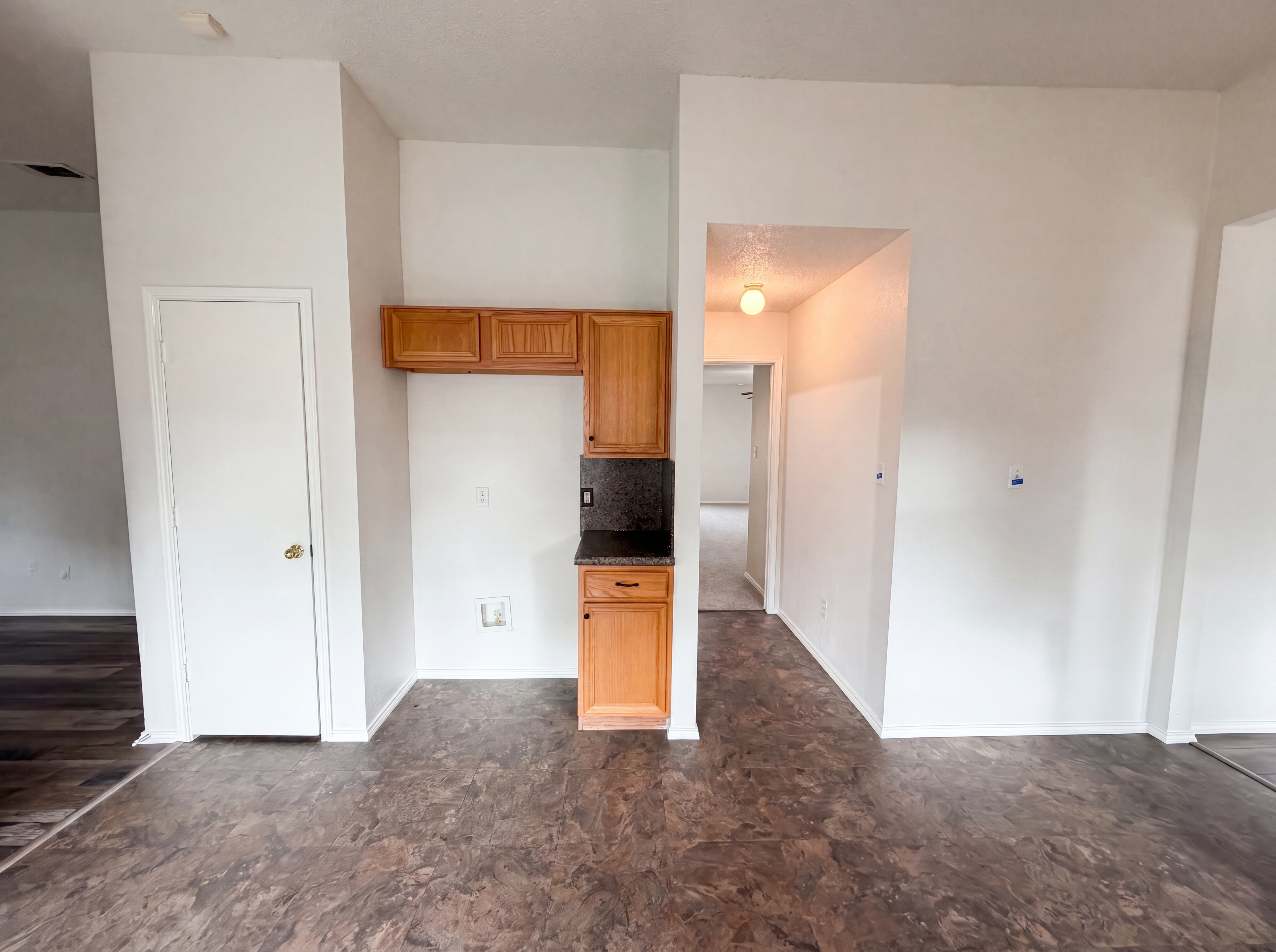 Photo 8 of 18 of 10304 Pondwood Dr, Dallas, TX