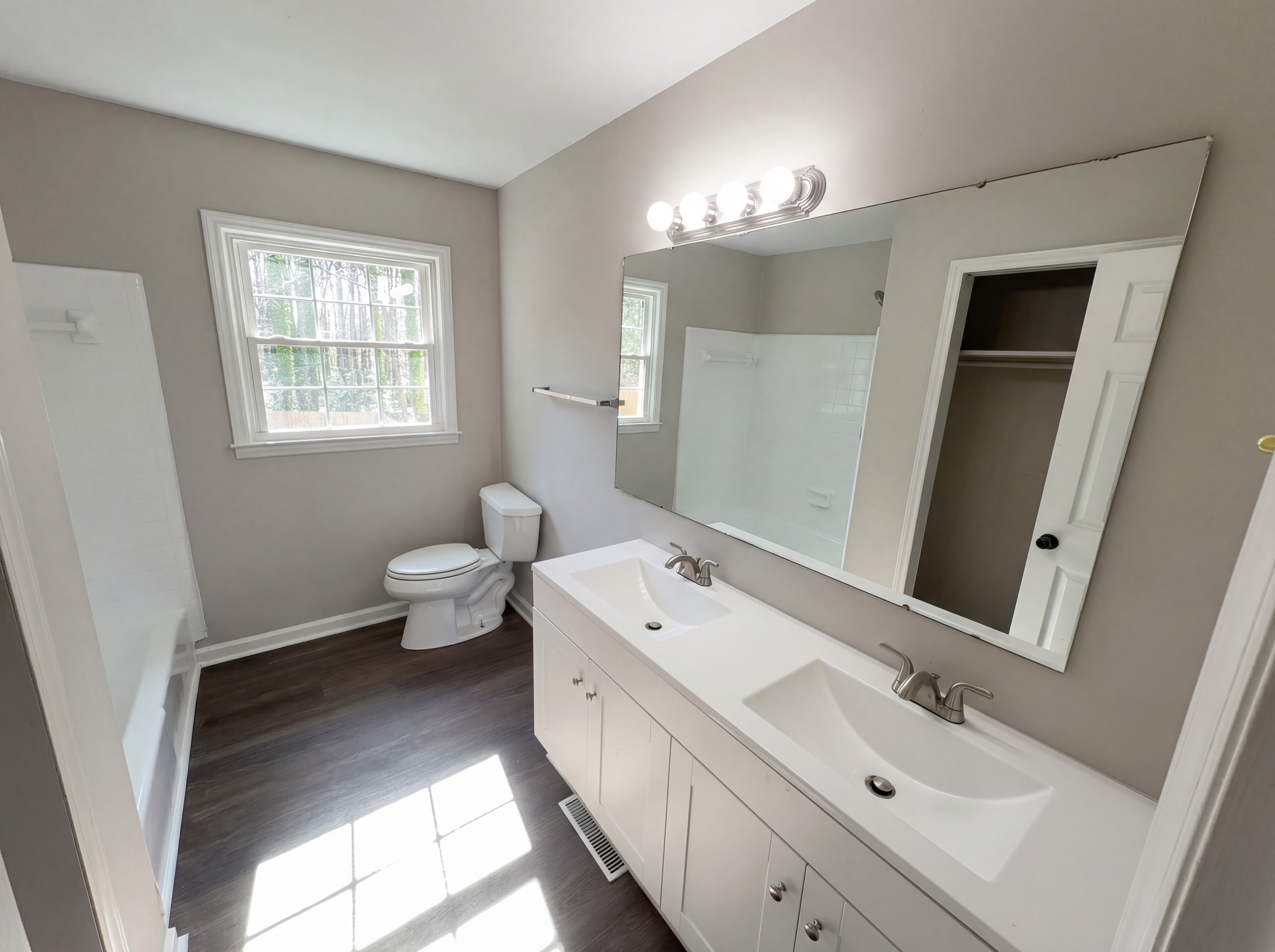 Photo 19 of 31 of 7700 Meadowdale Ln, Charlotte, NC