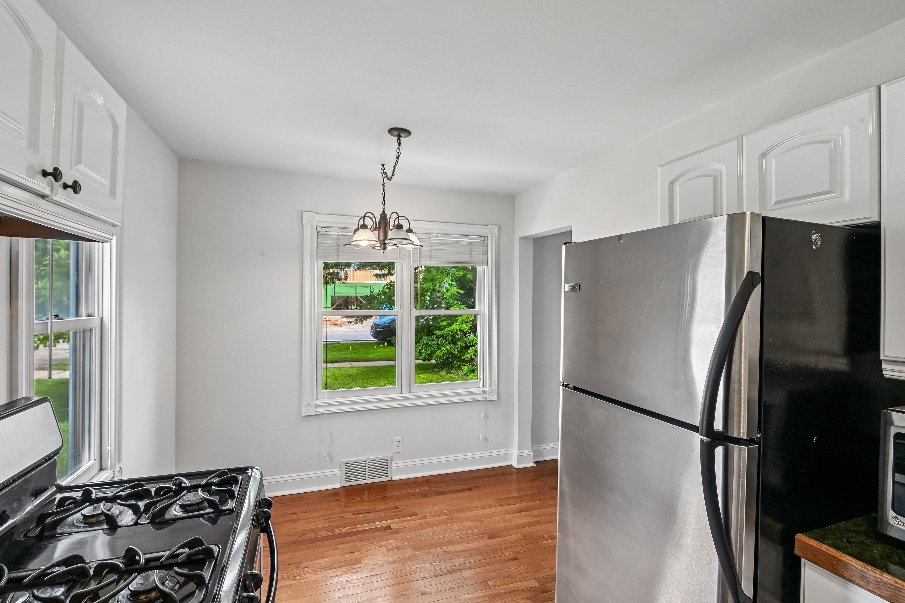 Photo 46 of 72 of 4811 Roslyn Rd, Downers Grove, IL