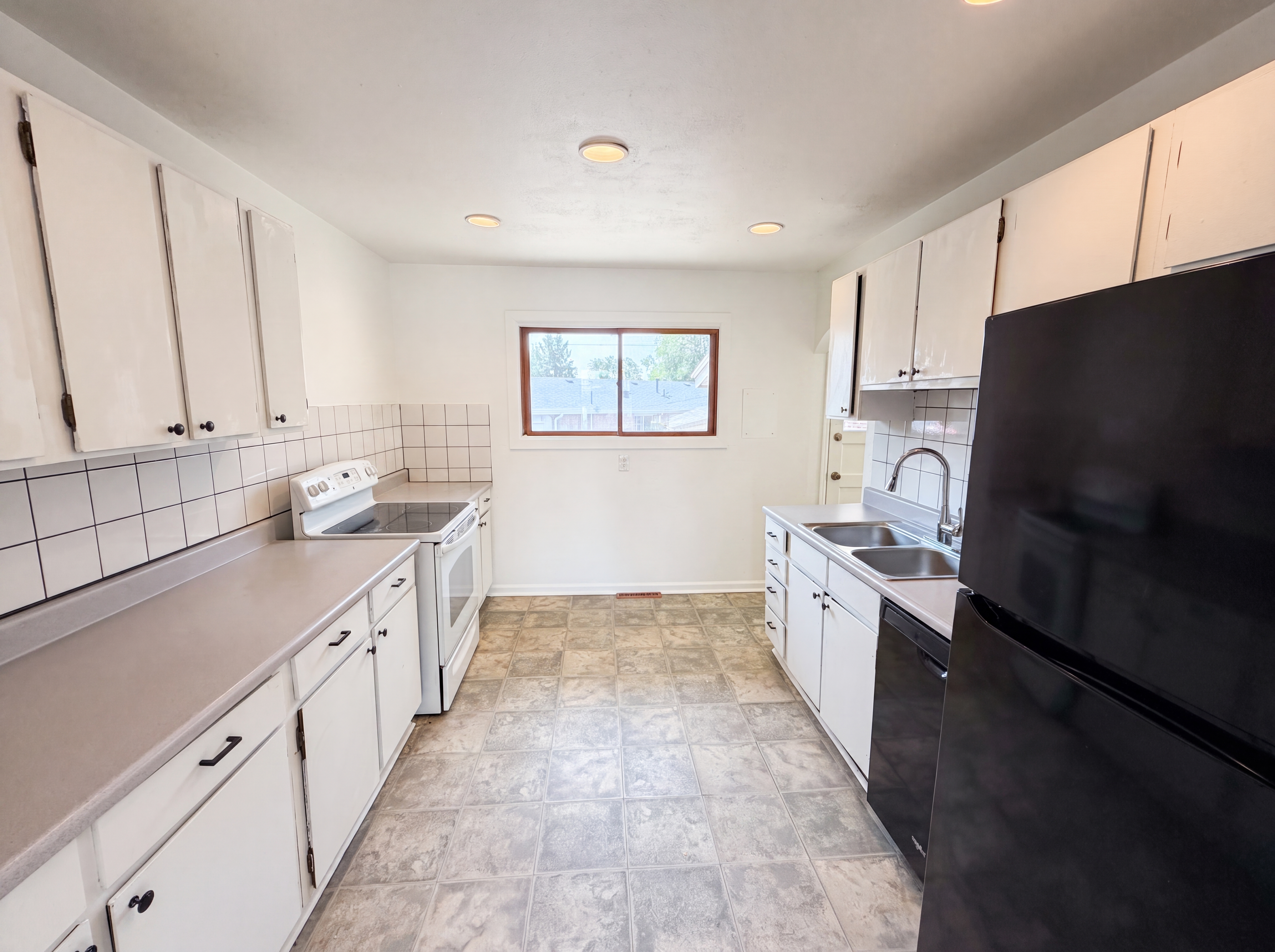 Photo 2 of 23 of 9190 Cypress Dr, Thornton, CO