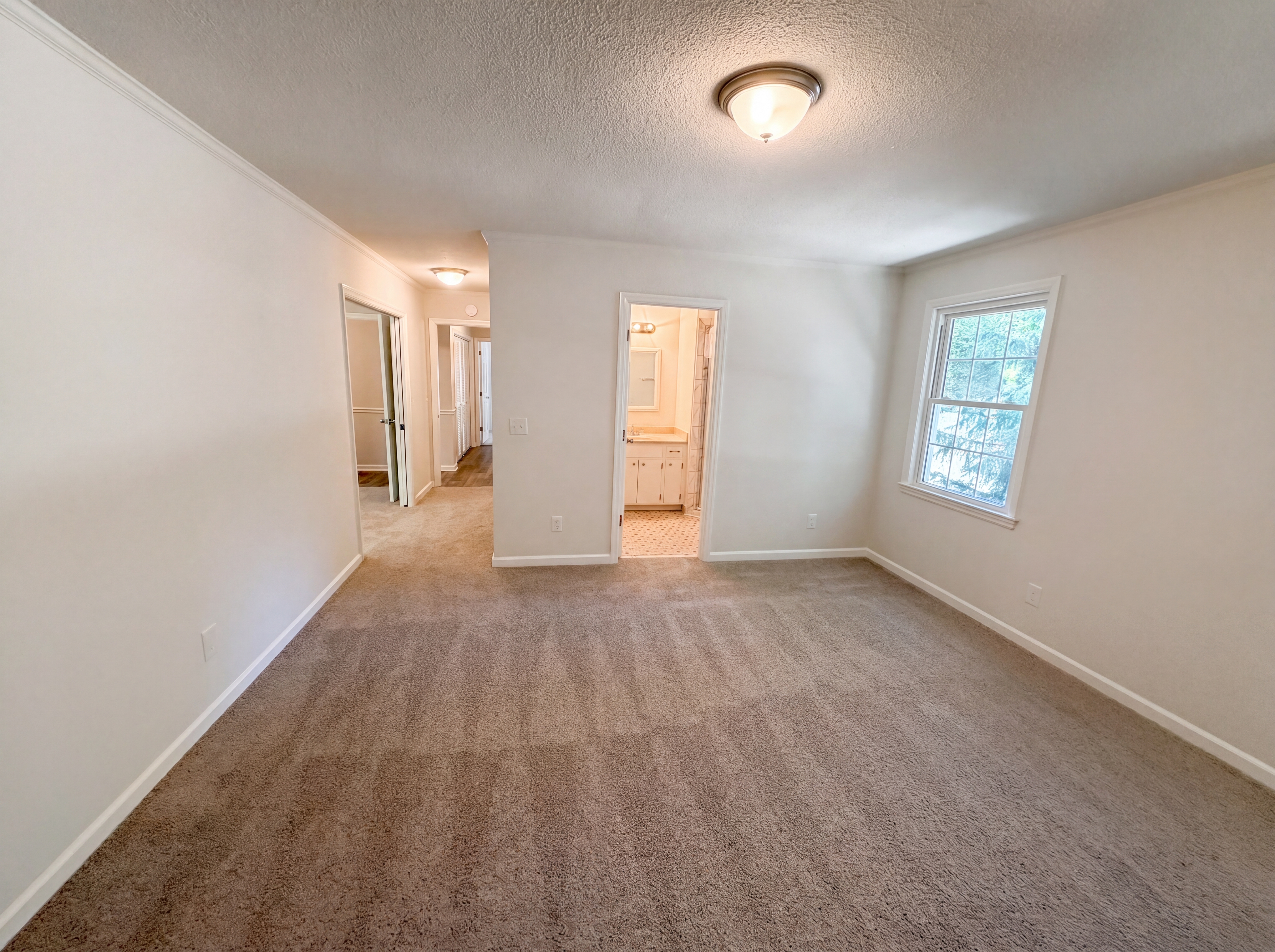 Photo 21 of 33 of 9654 Windsor Lake Blvd, Columbia, SC
