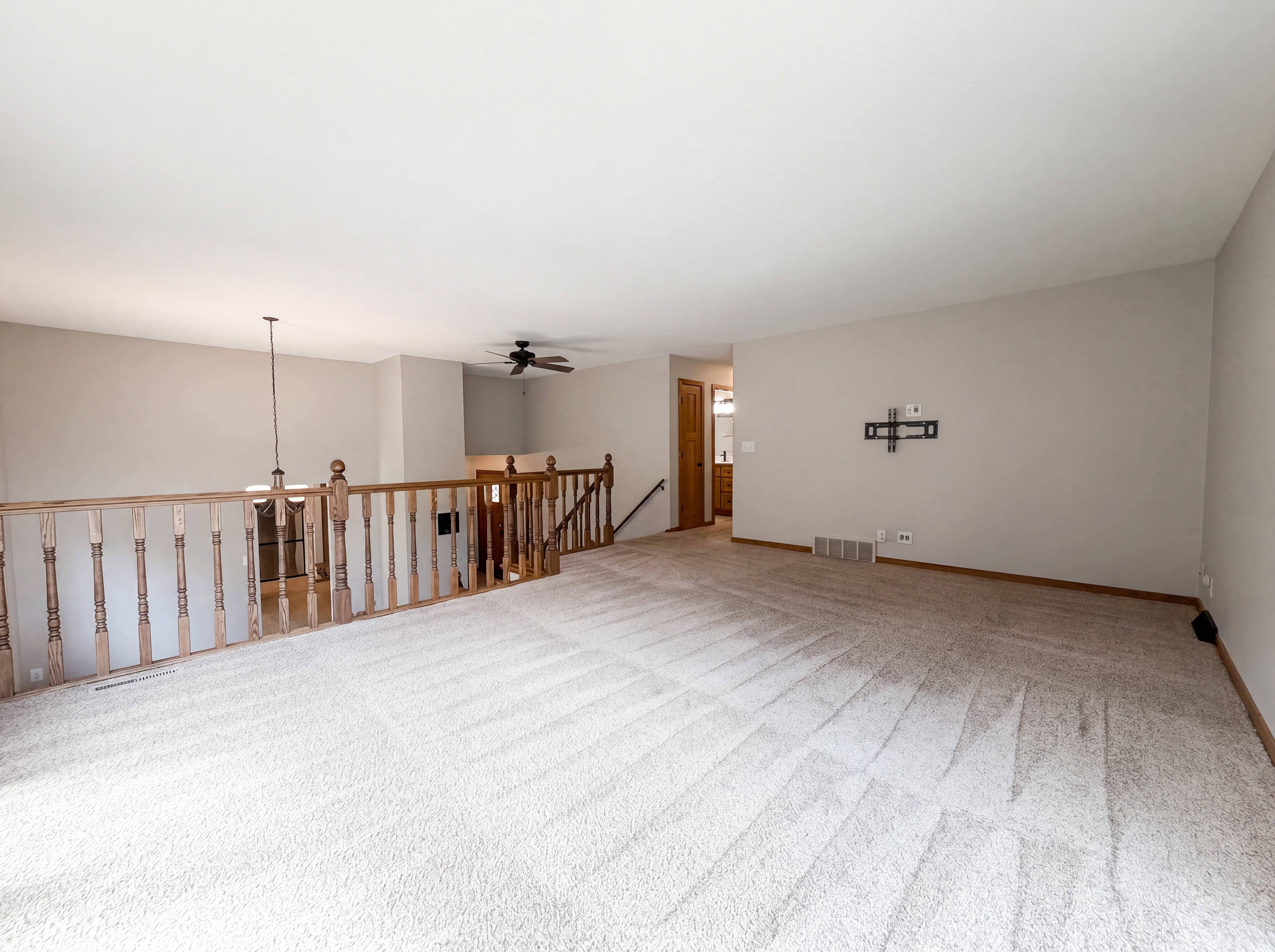 Photo 9 of 25 of 608 Lower Heritage Way, Farmington, MN