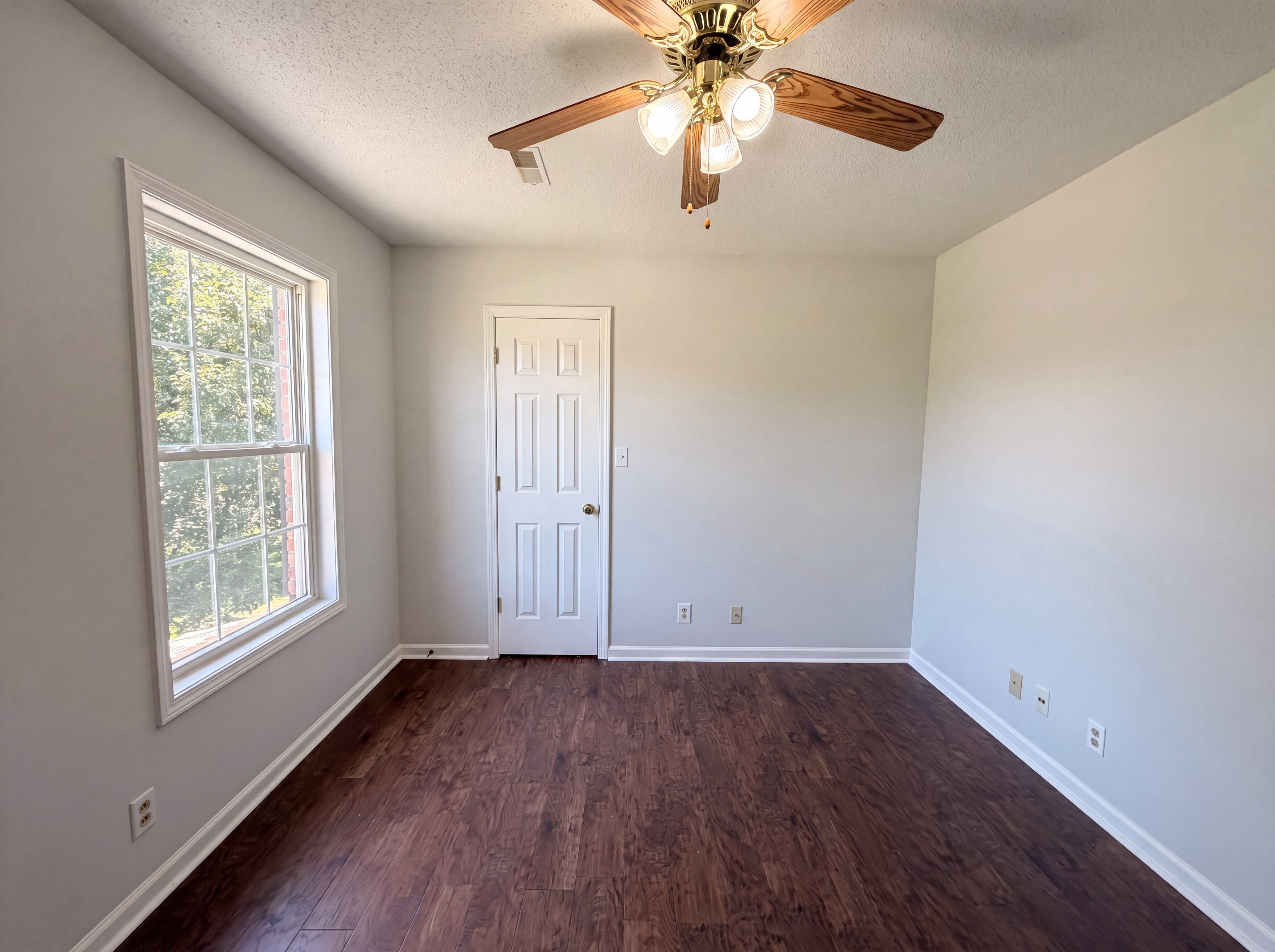 Photo 12 of 24 of 1117 Thornberry Dr, Clarksville, TN