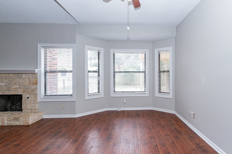 Photo 13 of 25 - 6110 Blueridge Ct, Arlington, TX 76016