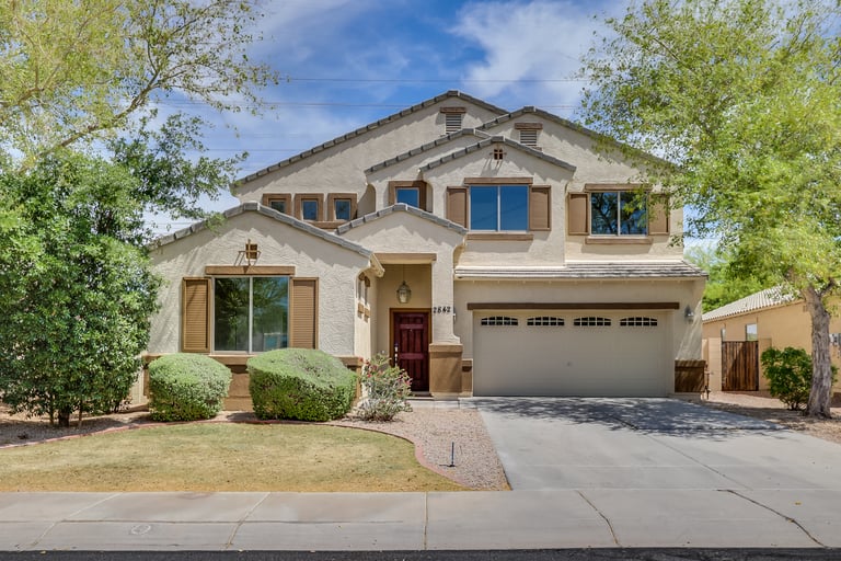 Photo 1 of 27 - 2842 E Saguaro Park Ln, Phoenix, AZ 85024