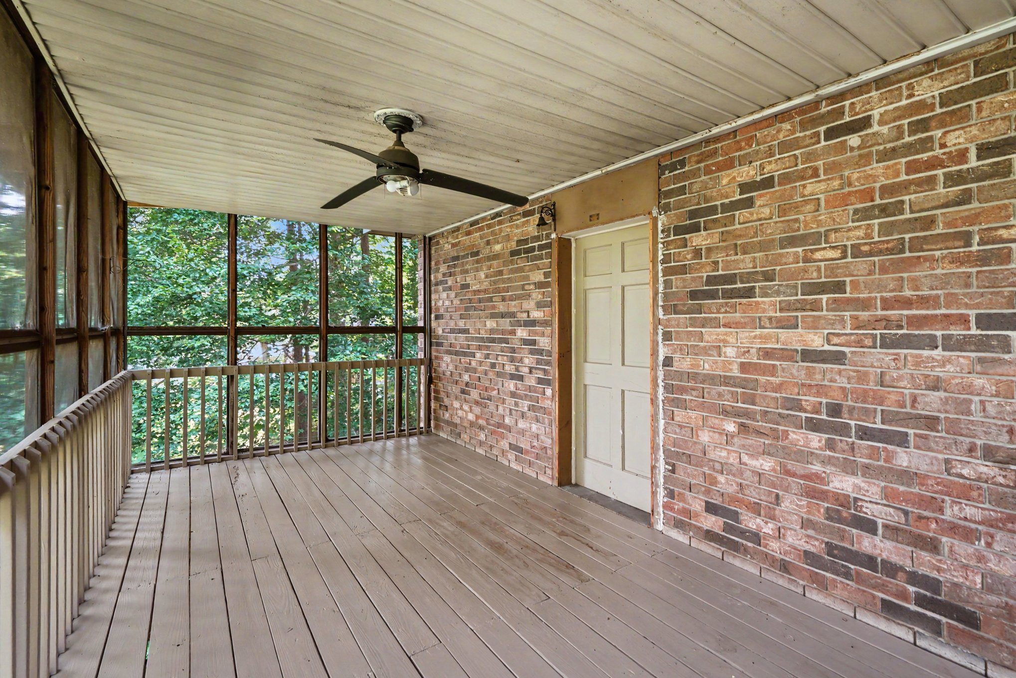 Photo 32 of 39 of 210 Lakeview Dr, Seneca, SC