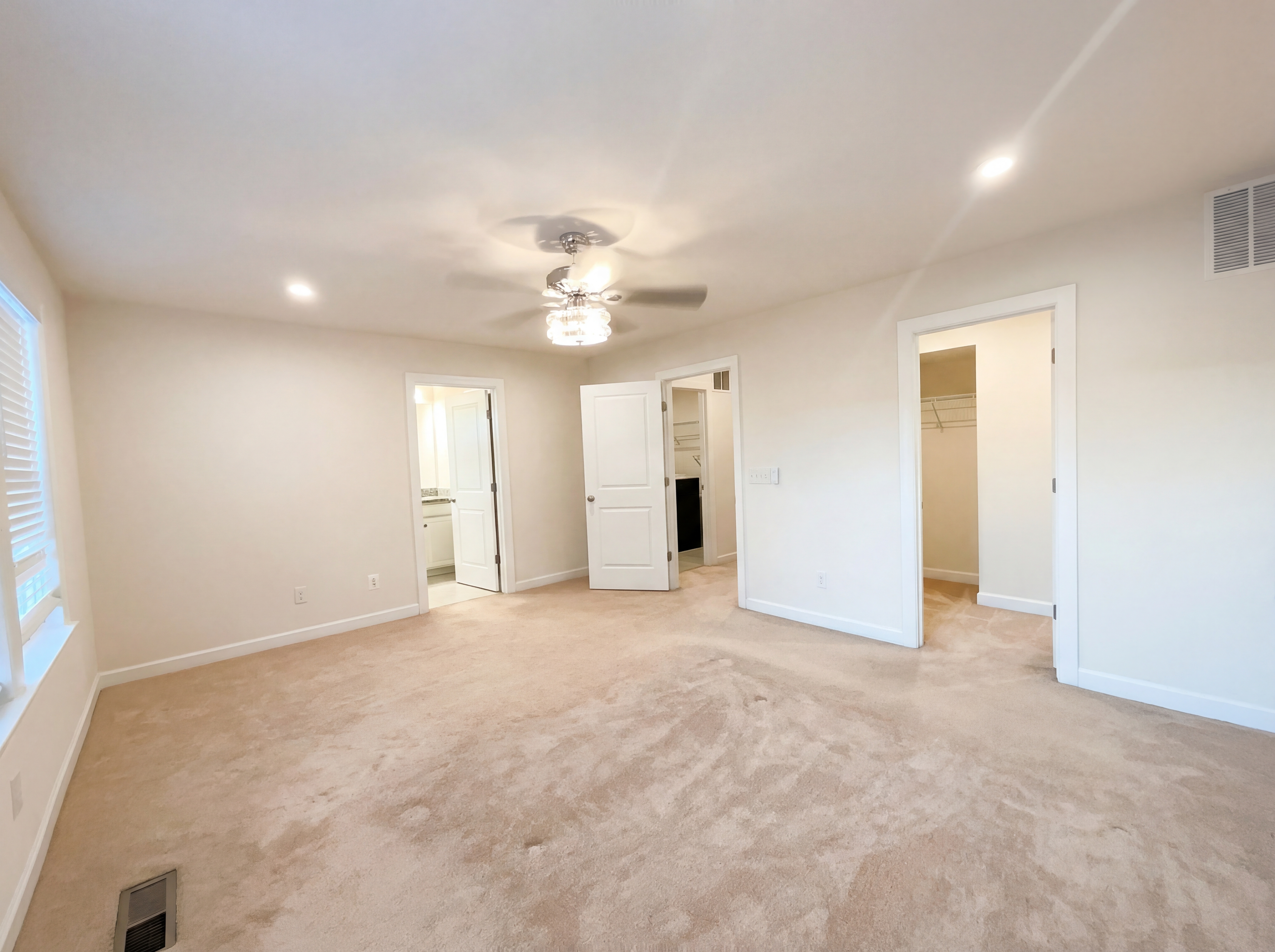 Photo 4 of 42 of 8124 Bock Farm Pl, Alexandria, VA