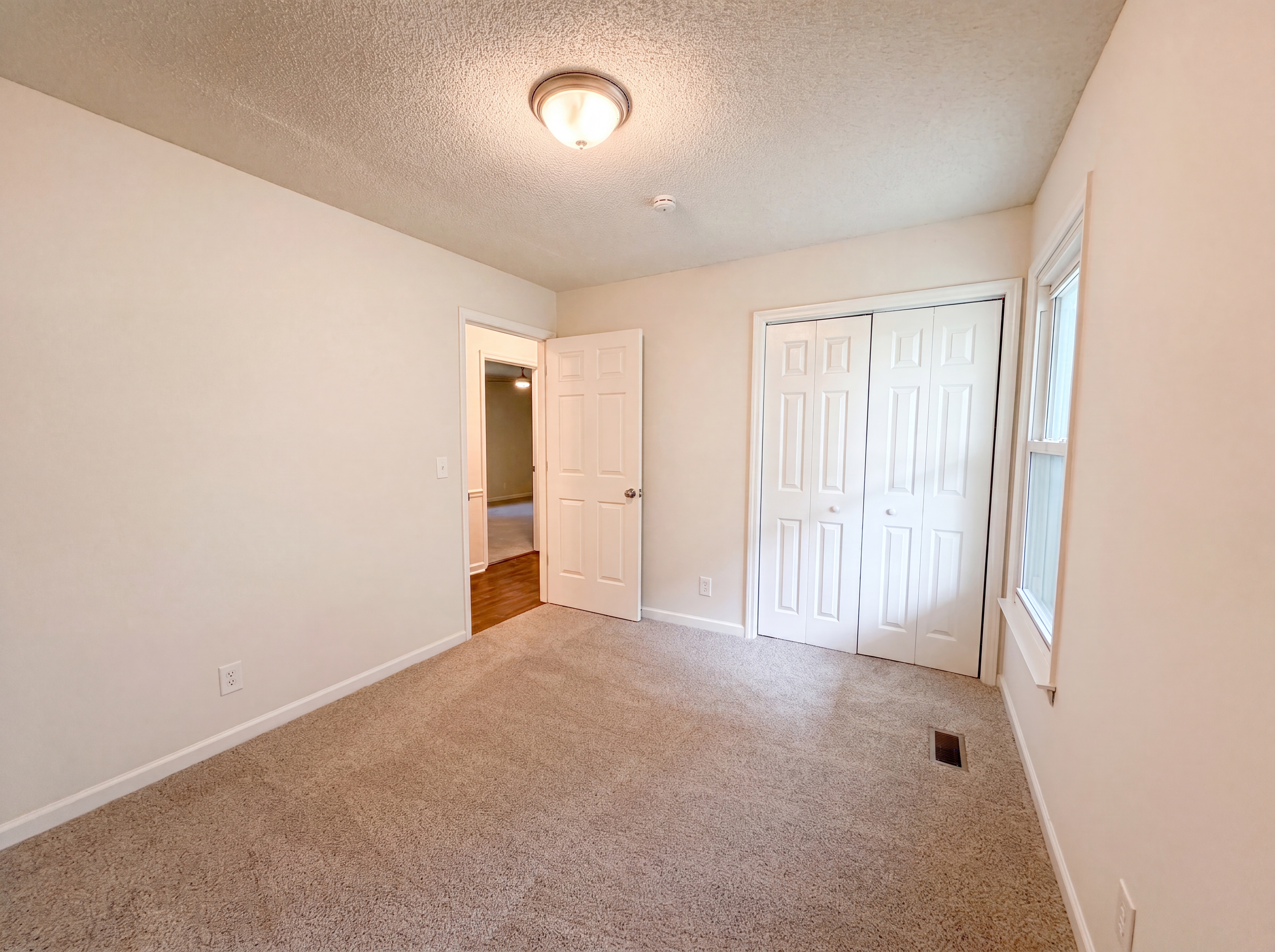 Photo 17 of 22 of 4023 Cavalier Dr, Murfreesboro, TN