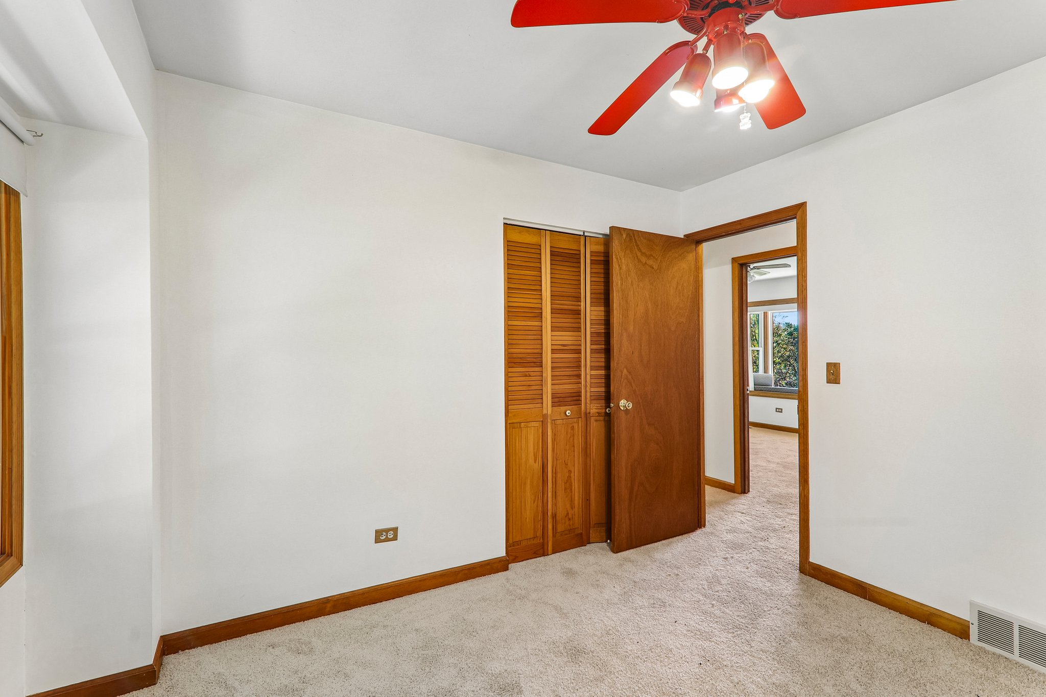 Photo 16 of 30 of 4532 Black Partridge Ln, Lisle, IL