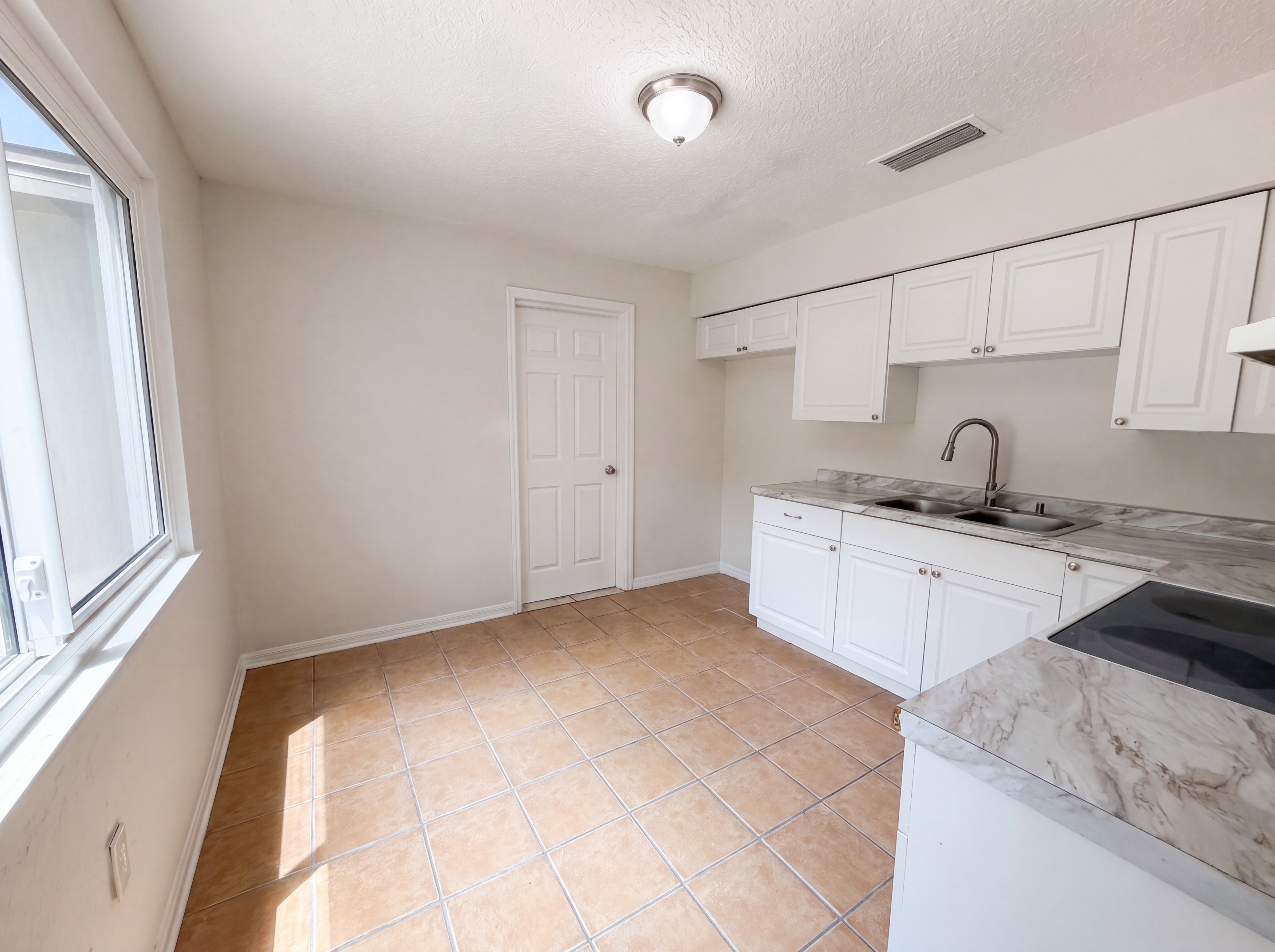 Photo 7 of 17 of 4010 E Paris St, Tampa, FL