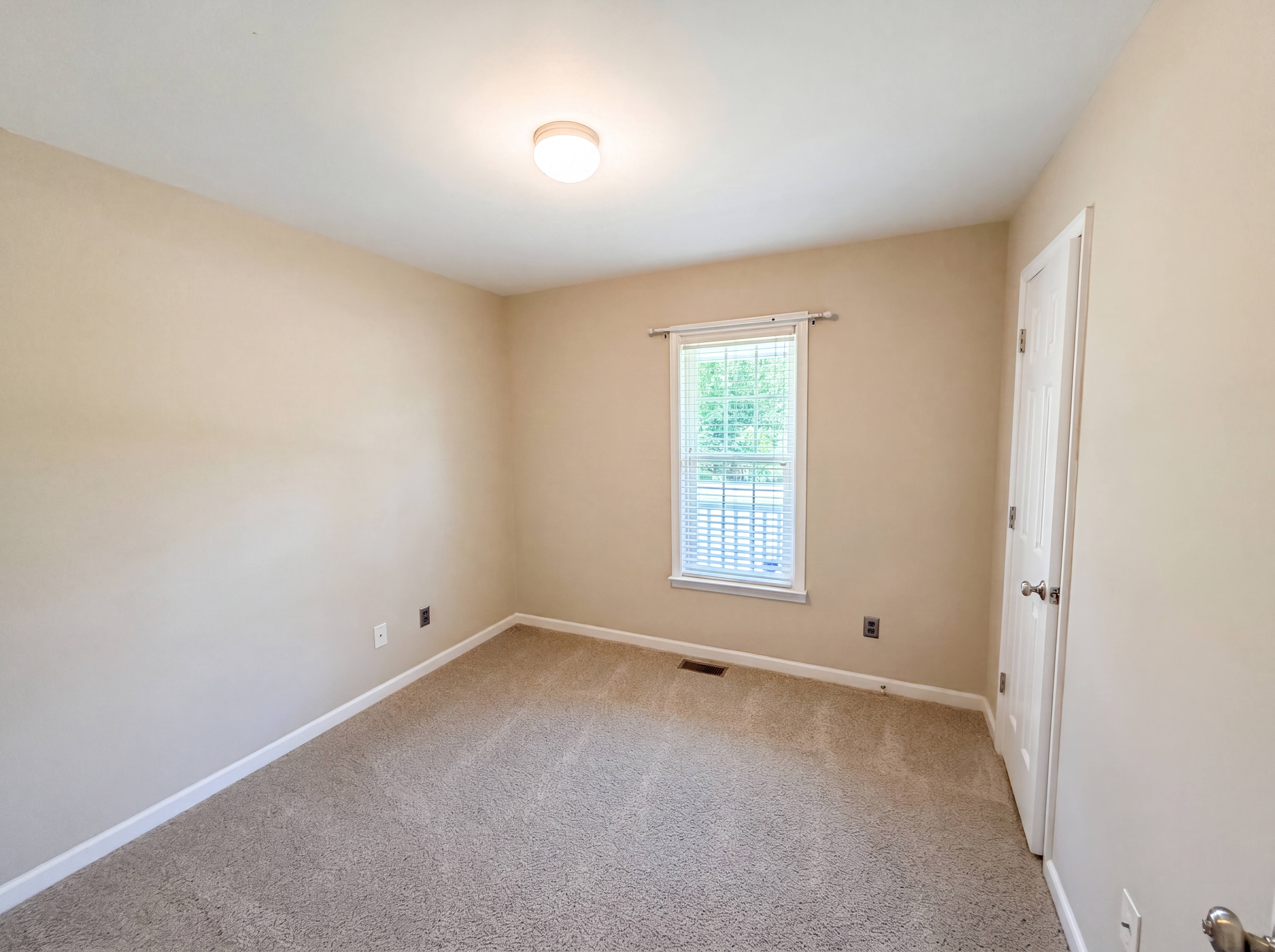 Photo 7 of 14 of 2137 Sterling Creek Ln, Franklinton, NC