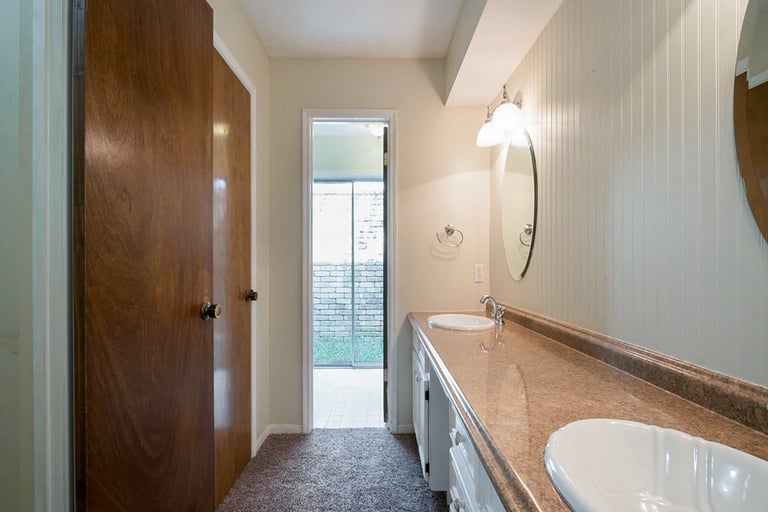 Photo 19 of 35 - 15014 Penn Hills Ln, Houston, TX 77062
