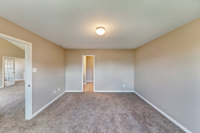 Photo 13 of 22 - 516 Noble Grove Ln, Fort Worth, TX 76140