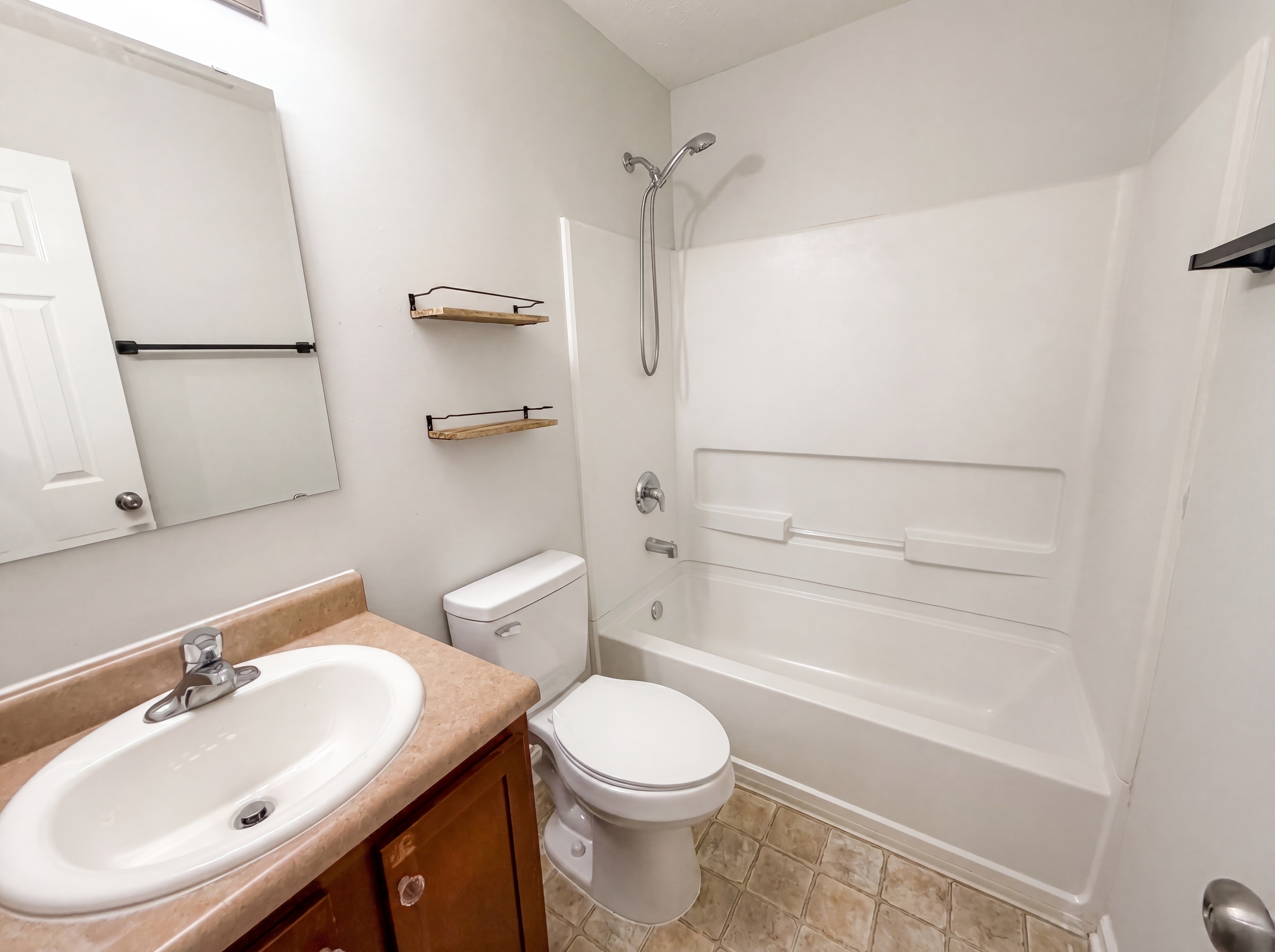 Photo 14 of 17 of 8369 Sotheby Dr, Indianapolis, IN
