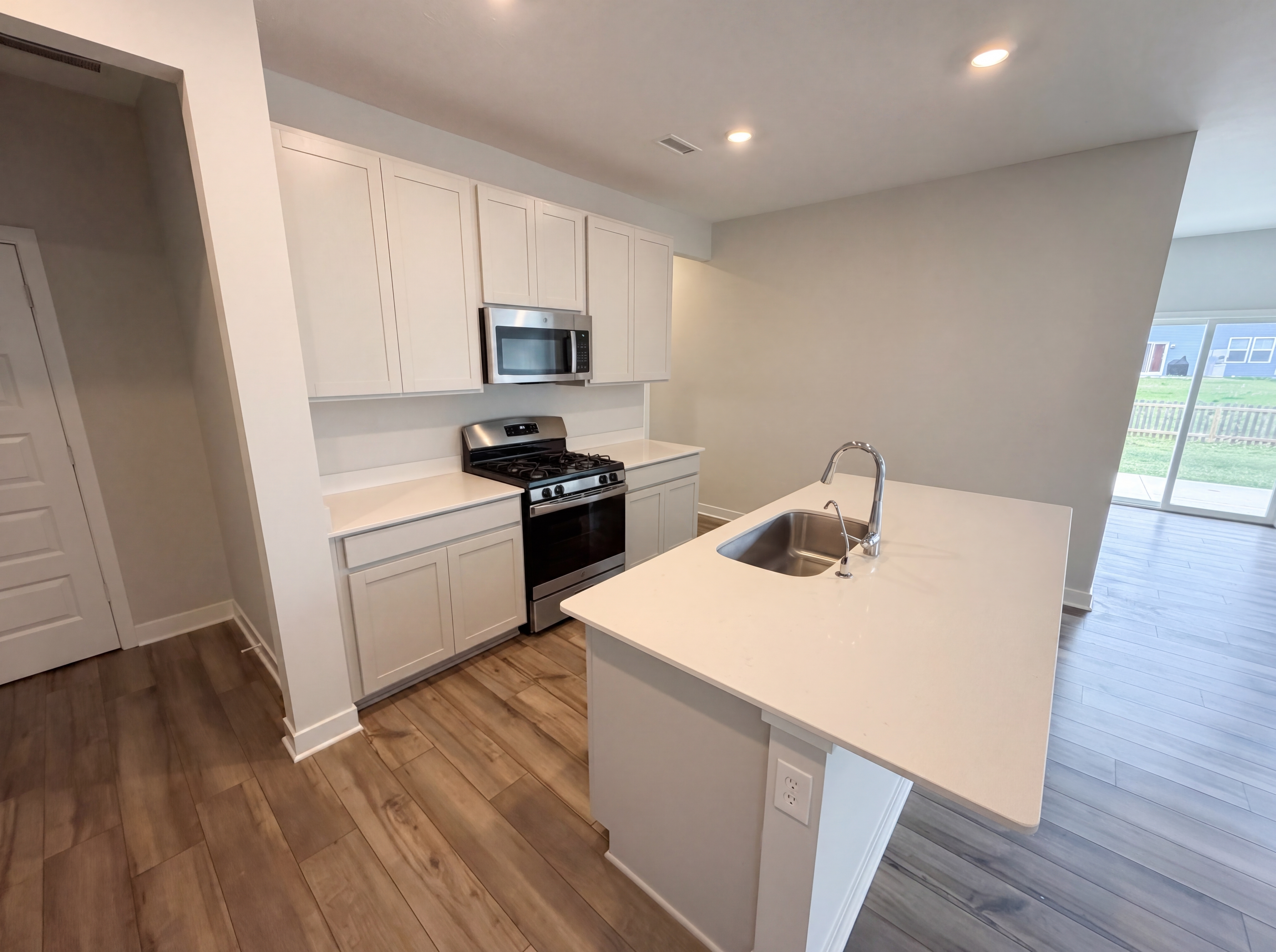 Photo 9 of 29 of 4462 Hovenweep Way, Indianapolis, IN