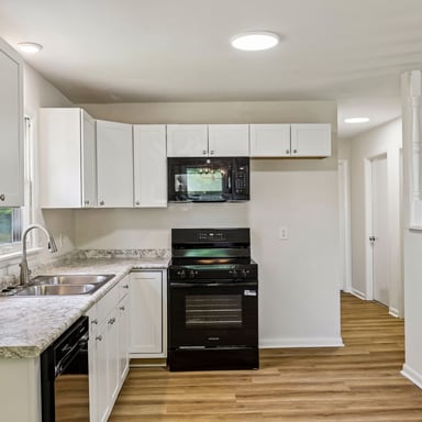Property photo 2 of 510 W Adams St