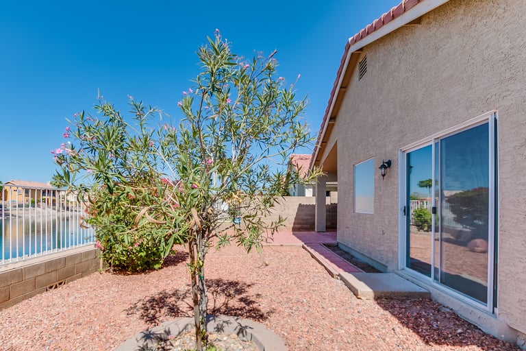 Photo 5 of 24 - 7760 W Julie Dr, Glendale, AZ 85308