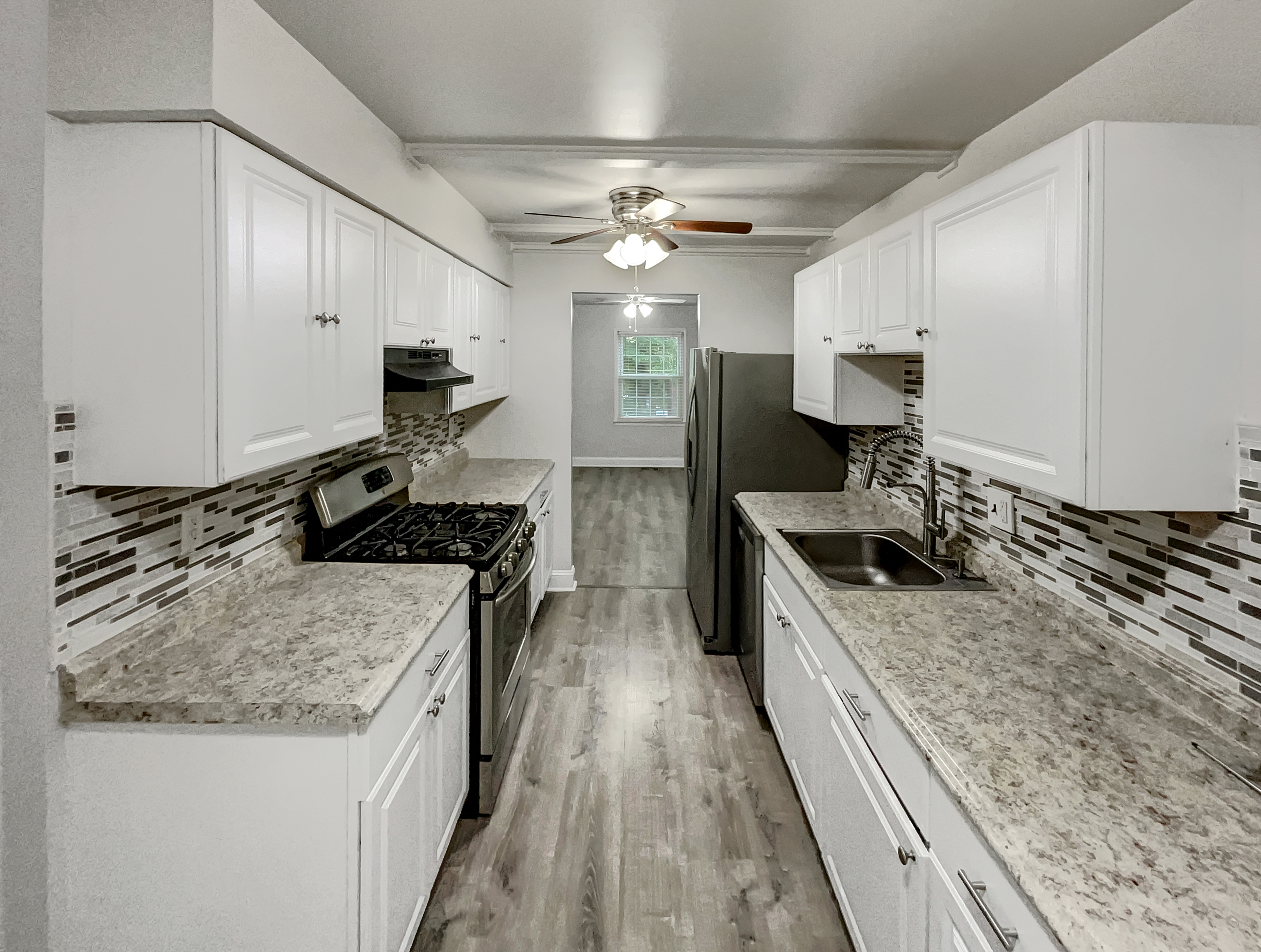 Photo 6 of 22 of 14849 Leicester Ct, Centreville, VA