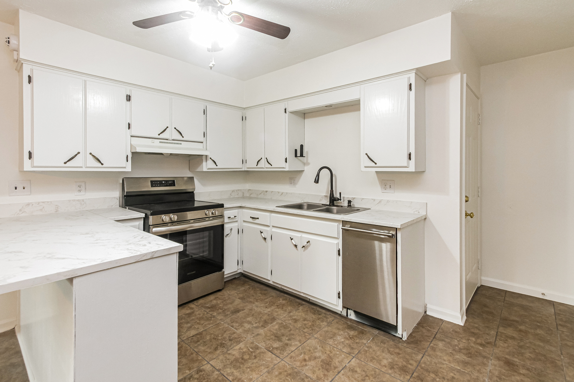 Photo 10 of 22 of 507 Armentrout Ln, Indianapolis, IN