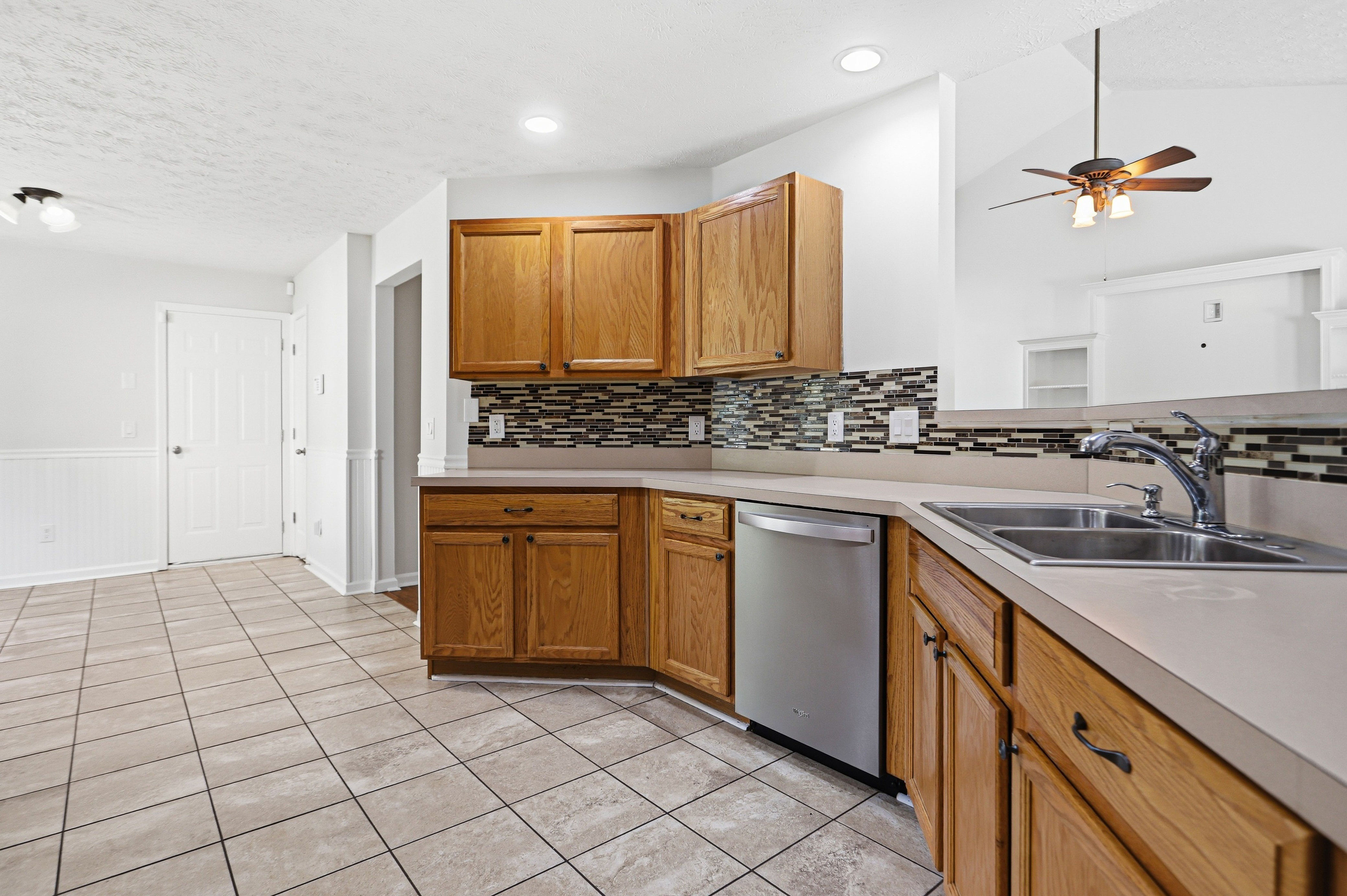 Photo 11 of 39 of 3641 Coveside Ct, Loganville, GA