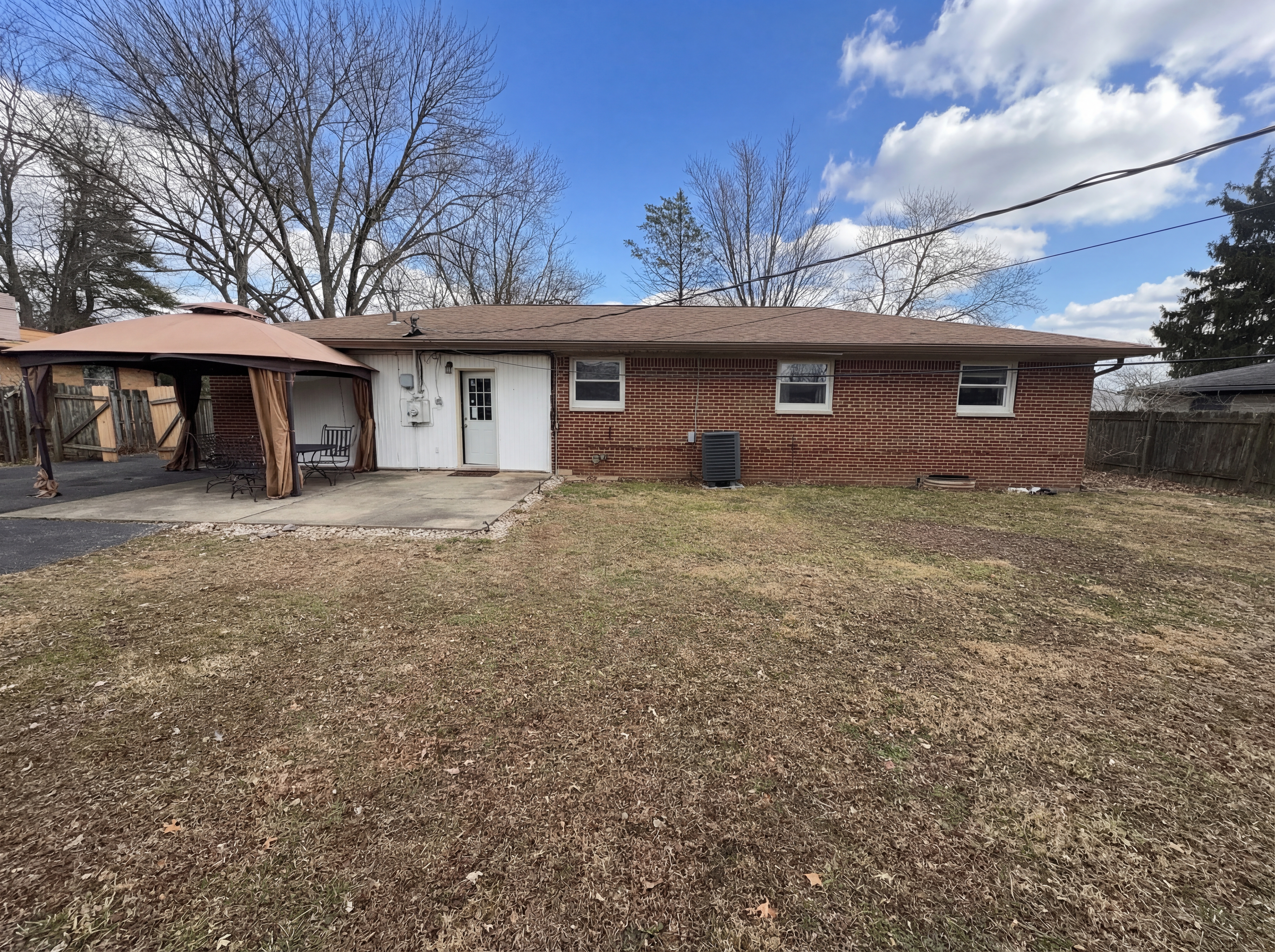Photo 5 of 21 of 2122 Danbury Dr, Indianapolis, IN