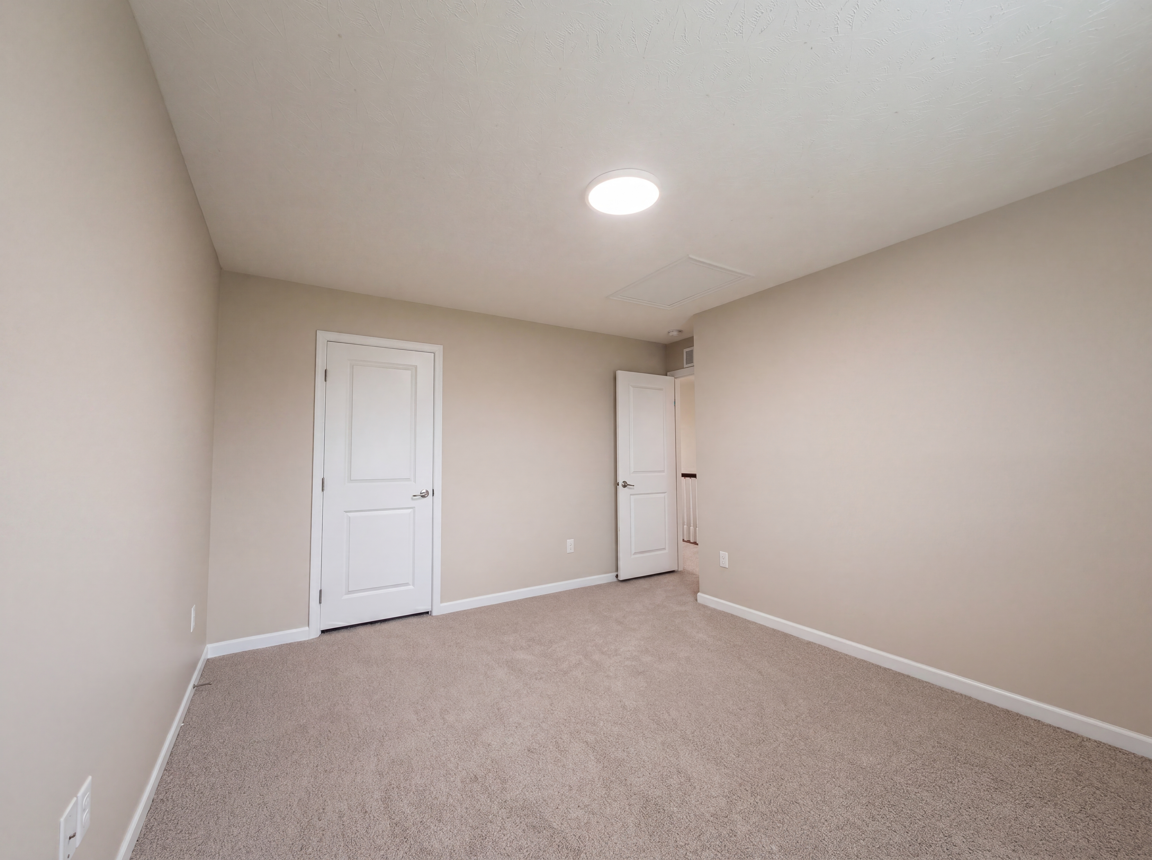 Photo 18 of 37 of 7533 Cherokee Ln, Liberty Township, OH