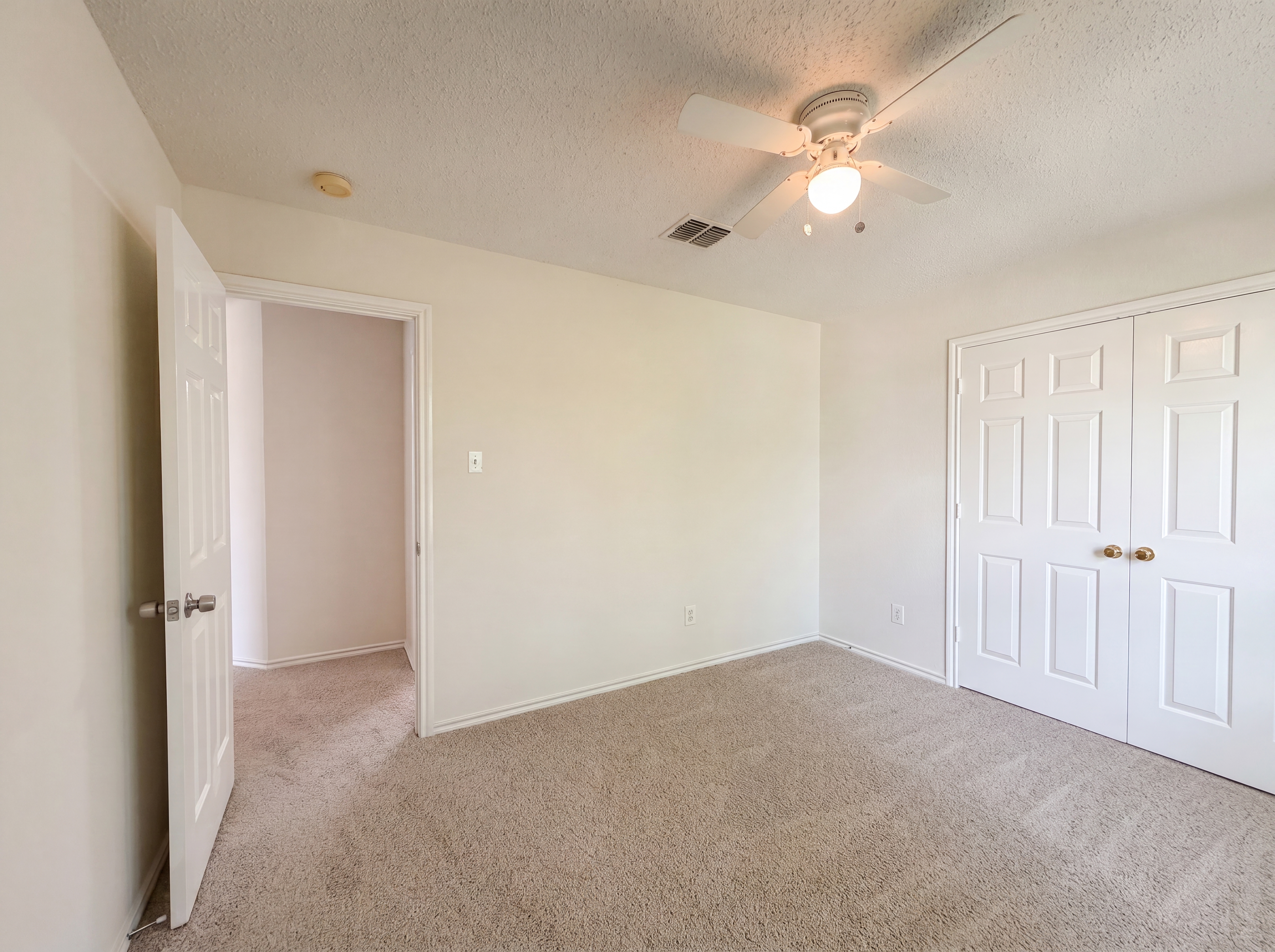 Photo 18 of 27 of 2320 Bantry Ln, Arlington, TX