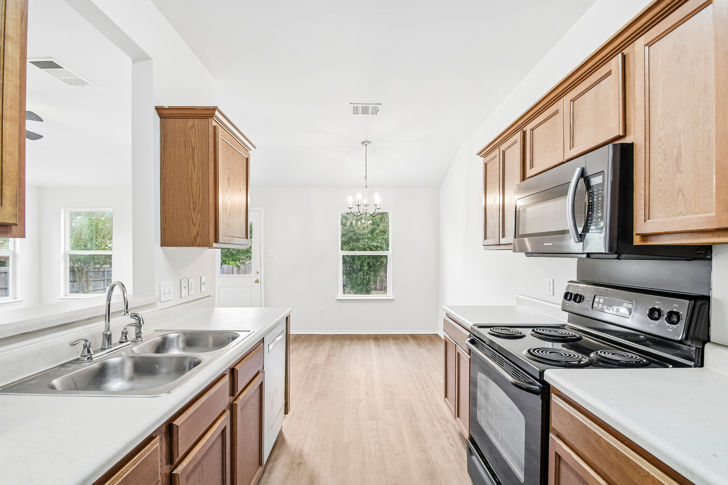 Photo 8 of 19 of 259 Coal Dr, Jarrell, TX