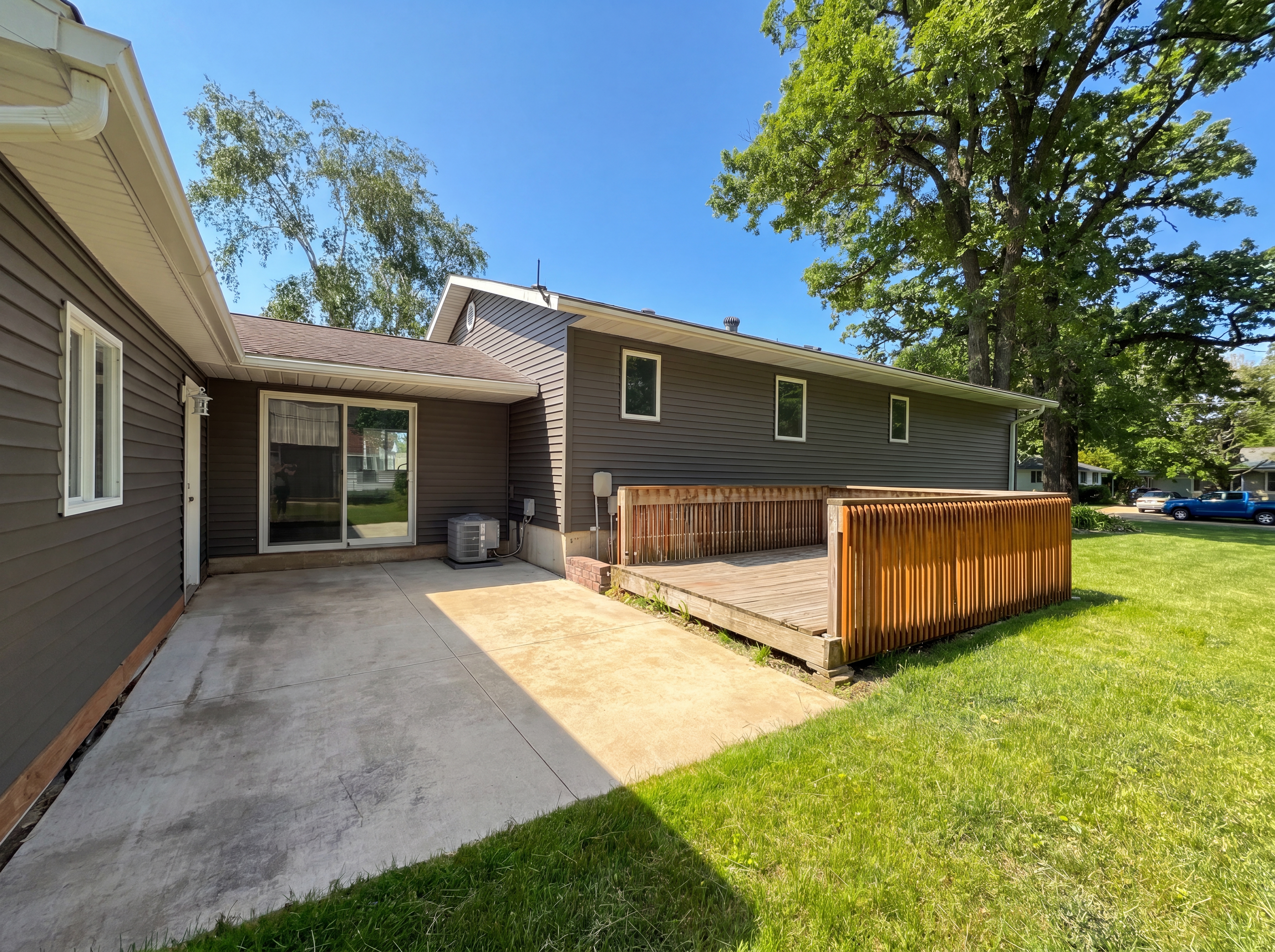 Photo 5 of 25 of 104 Oak St W, Rose Creek, MN