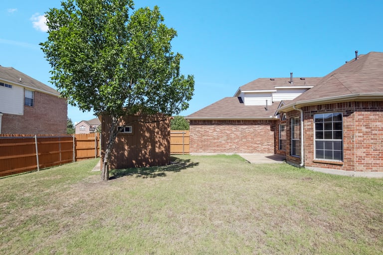 Photo 30 of 30 - 1504 Mountain Laurel Ln, Desoto, TX 75115