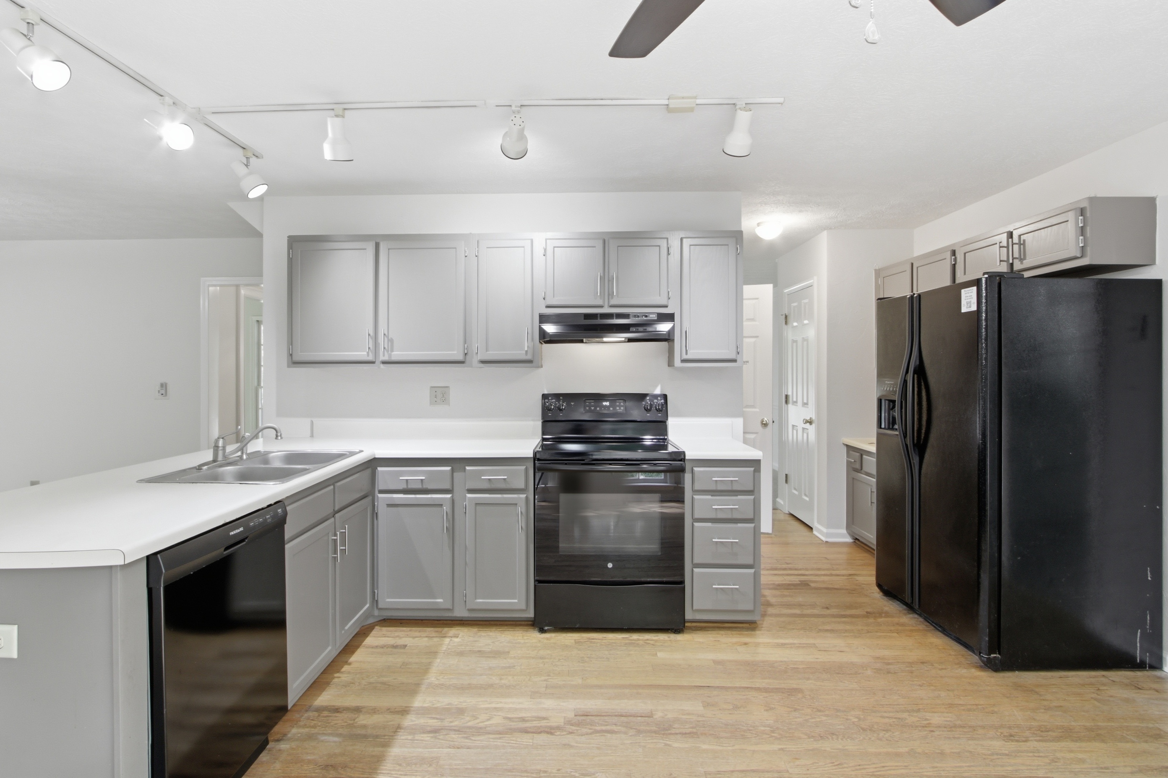 Photo 2 of 40 of 220 Braemar Rd, Fayetteville, GA