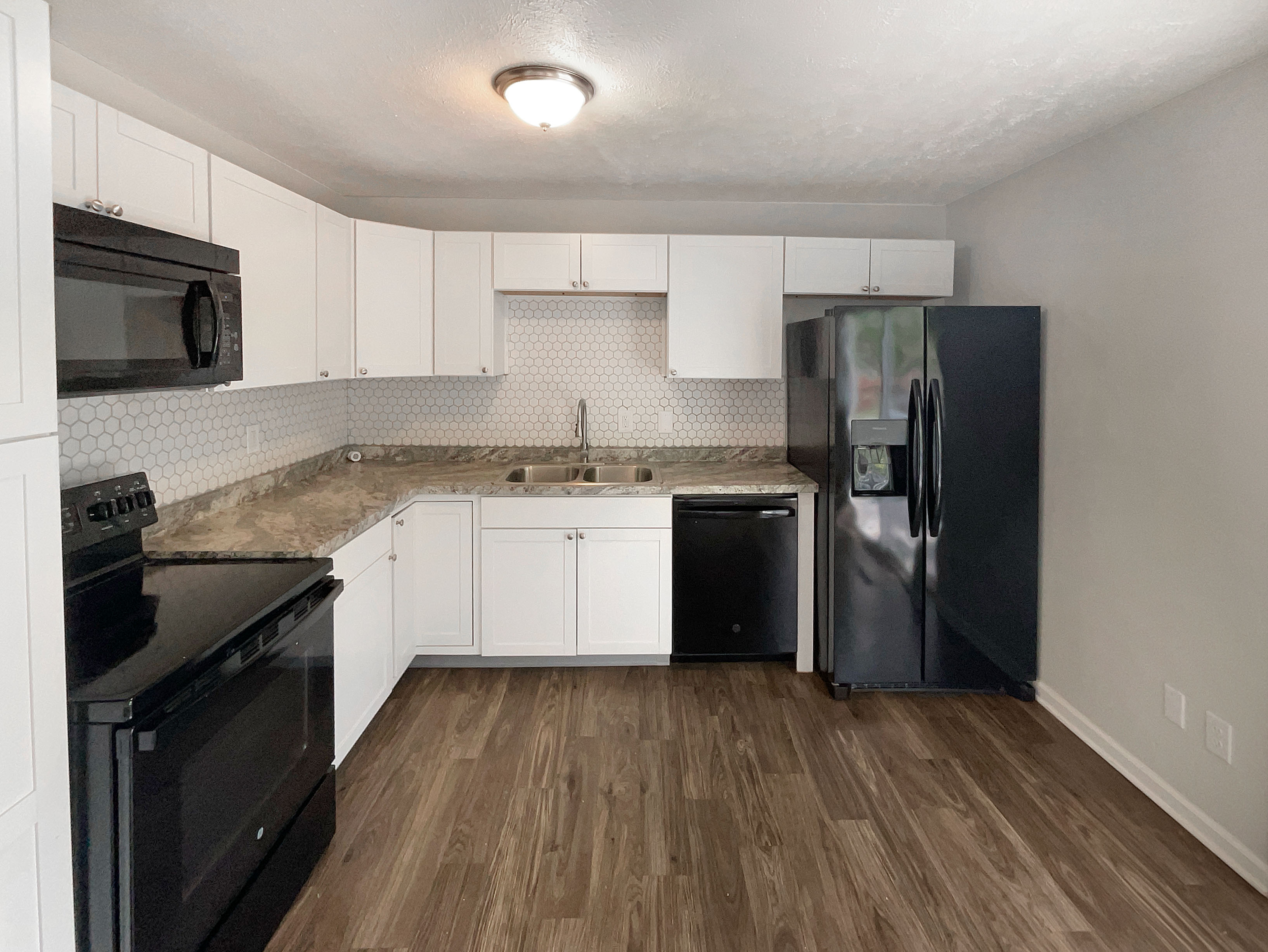 Photo 5 of 19 of 5391 Newport Rd, Columbus, OH