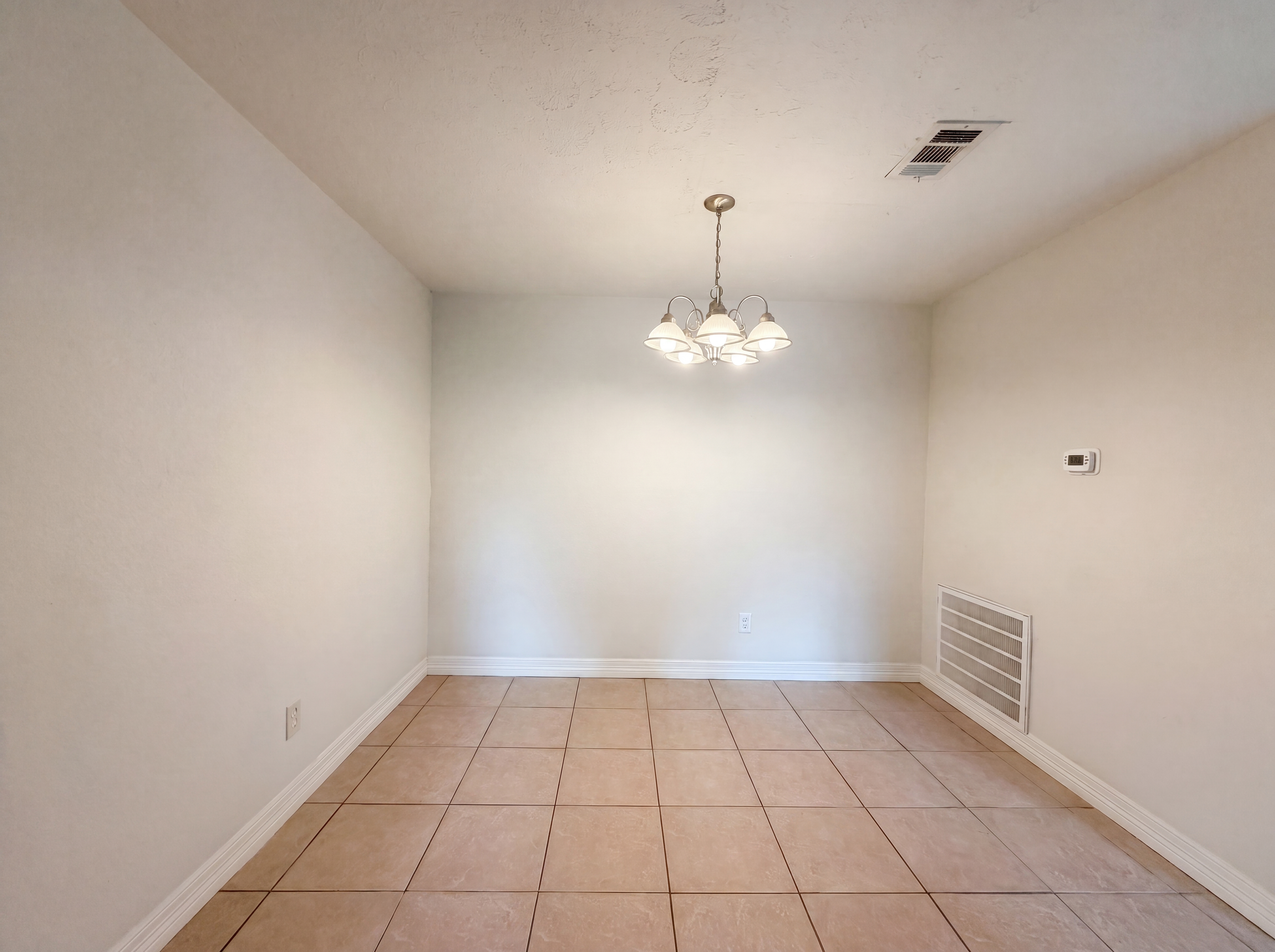 Photo 9 of 17 of 703 Midland Ct, Houston, TX