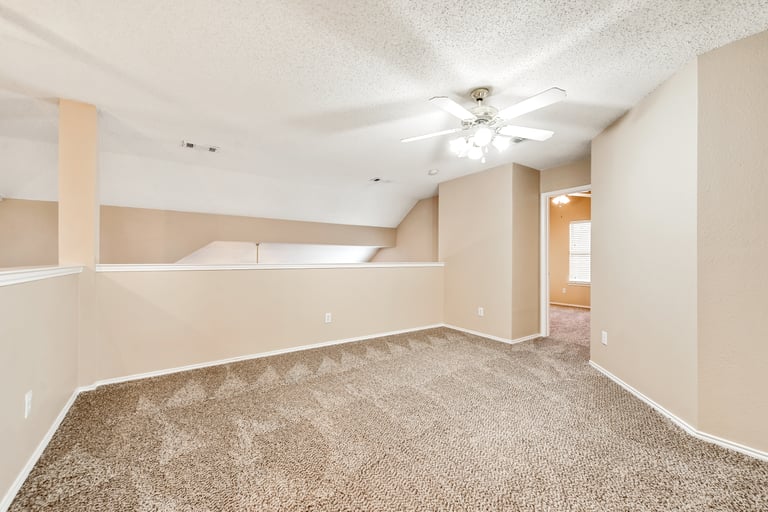 Photo 3 of 27 - 3927 Willow Bend Dr, The Colony, TX 75056