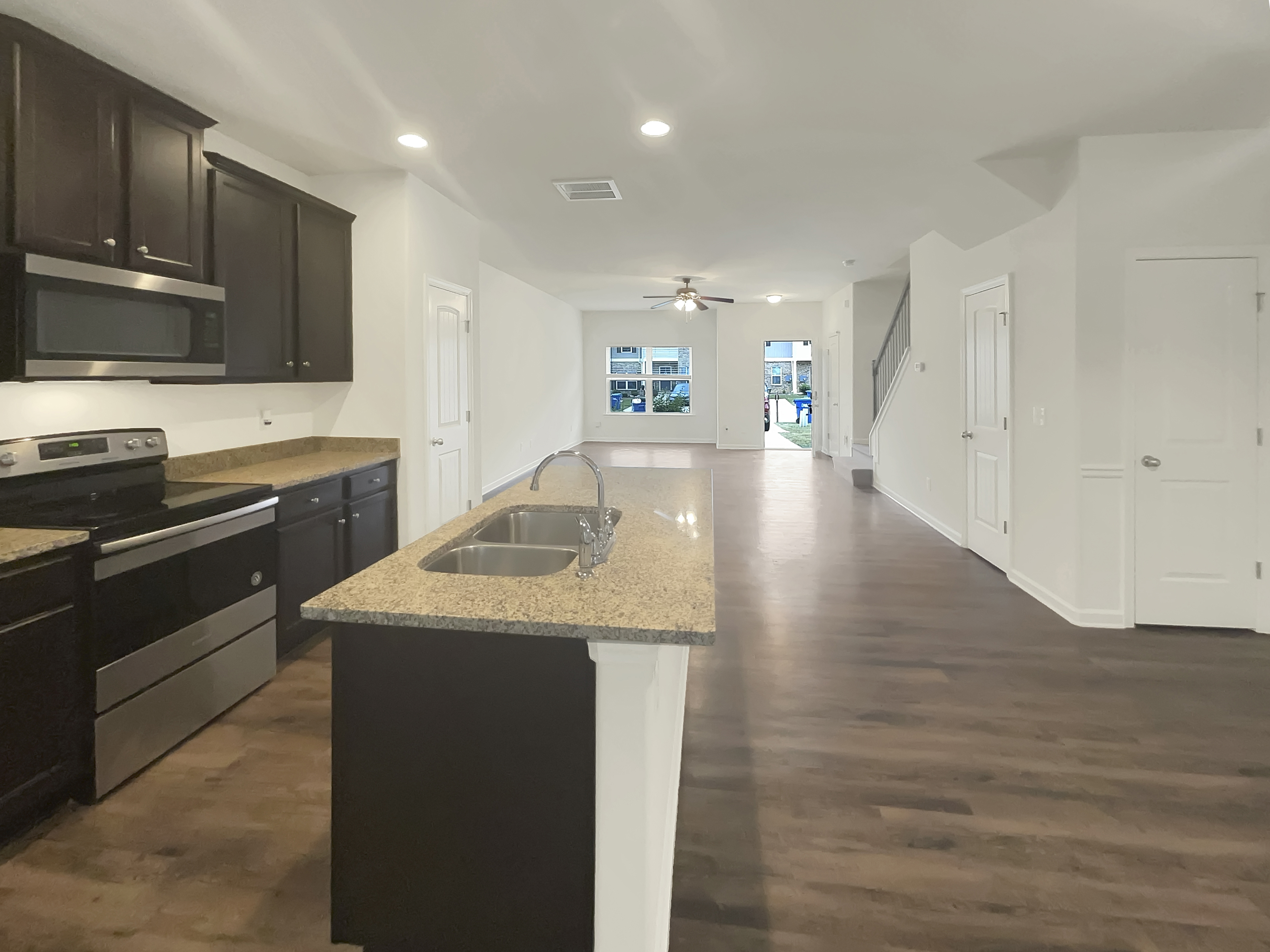 Photo 13 of 23 of 6077 Oakley Rd, Union City, GA