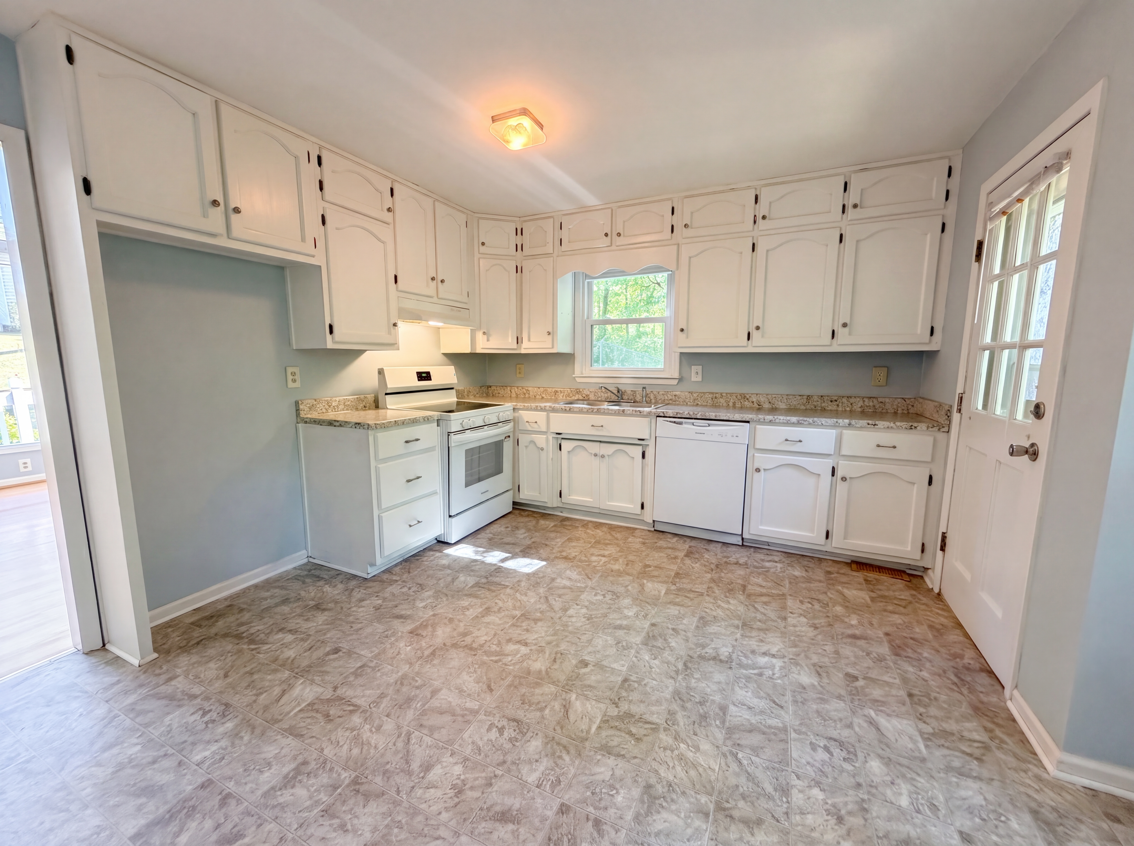 Photo 2 of 18 of 1500 Shady Oak Cir, Birmingham, AL